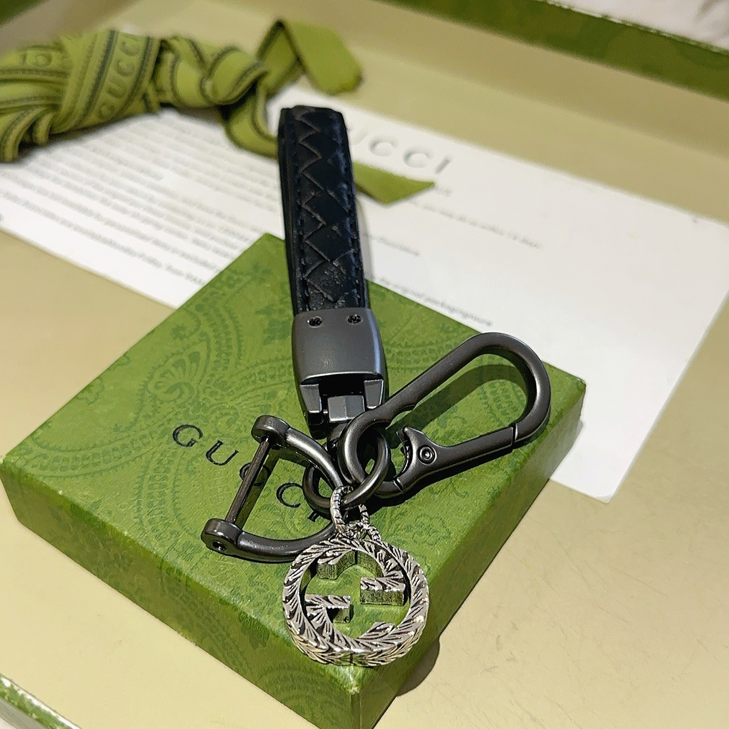 NO:381231,New product release Gucci keychain Gucci bag buckle Latest bag hanging accessories higher grade Celebrity same Anger Forest series dual G classic co-branded design concept keychain series Details are used for the old version Non-market glossy version This model has been released. Gucci is very good to match with trendy backpacks, jewelry boutiques, gucci, backpacks, keychain19860909批新品发布 古驰钥匙扣 古驰包包扣 最新款包包挂饰档次更高明星同款Anger Forest系列双G经典款联名设计理念钥匙扣系列 细节对版做旧处理 非市面亮面版型 这款一直在出 古驰里面热卖款 非常好搭配潮流背包,饰品精品,gucci,backpacks,keychain,Jewelry