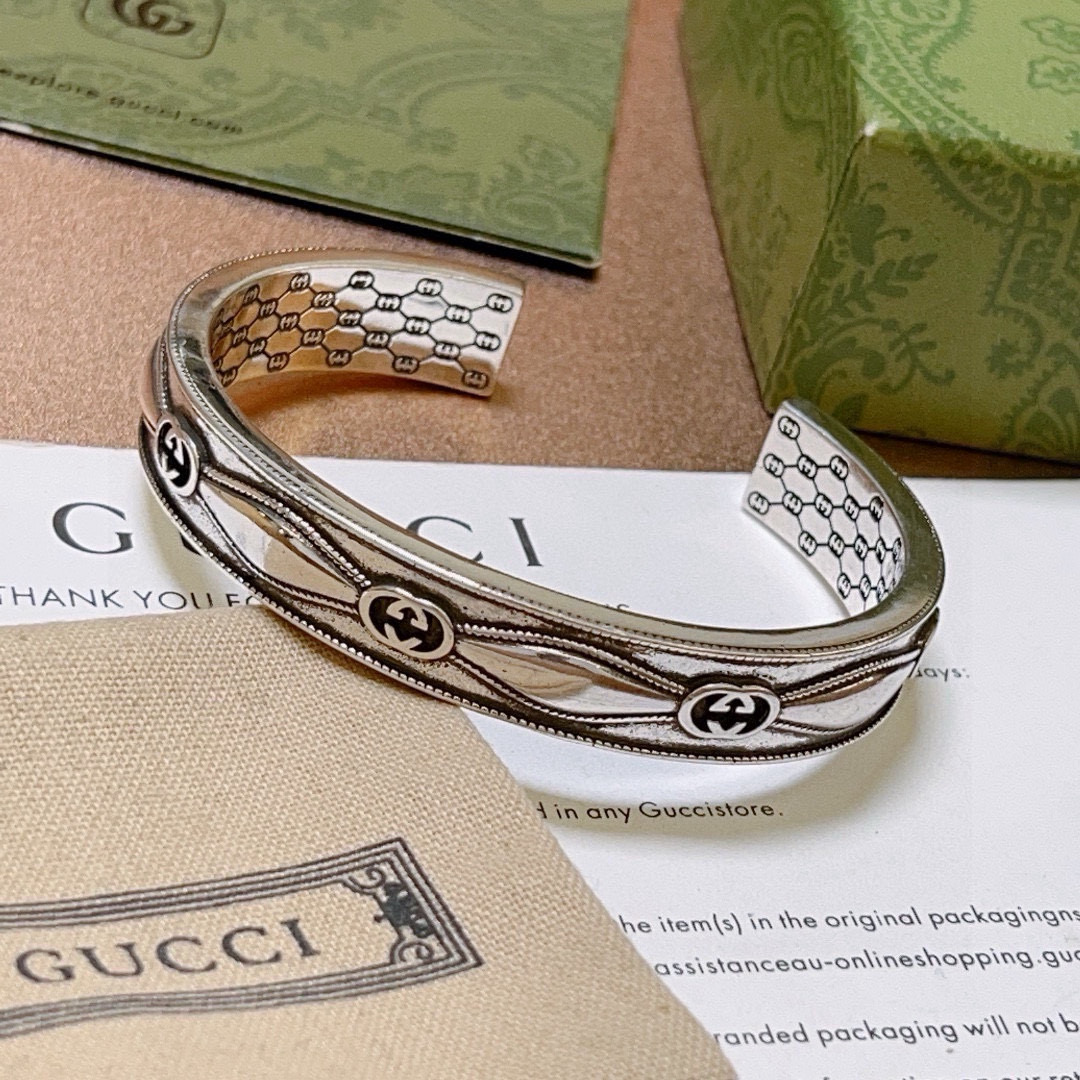 Vintage Gucci Bracelet Collection Featuring Charlatan Bracelets in New Design - 图片 7