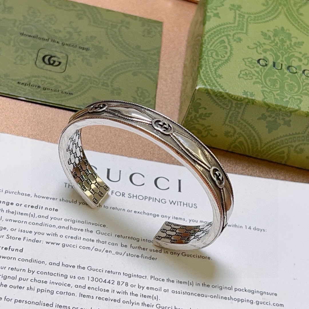 Vintage Gucci Bracelet Collection Featuring Charlatan Bracelets in New Design - 图片 2