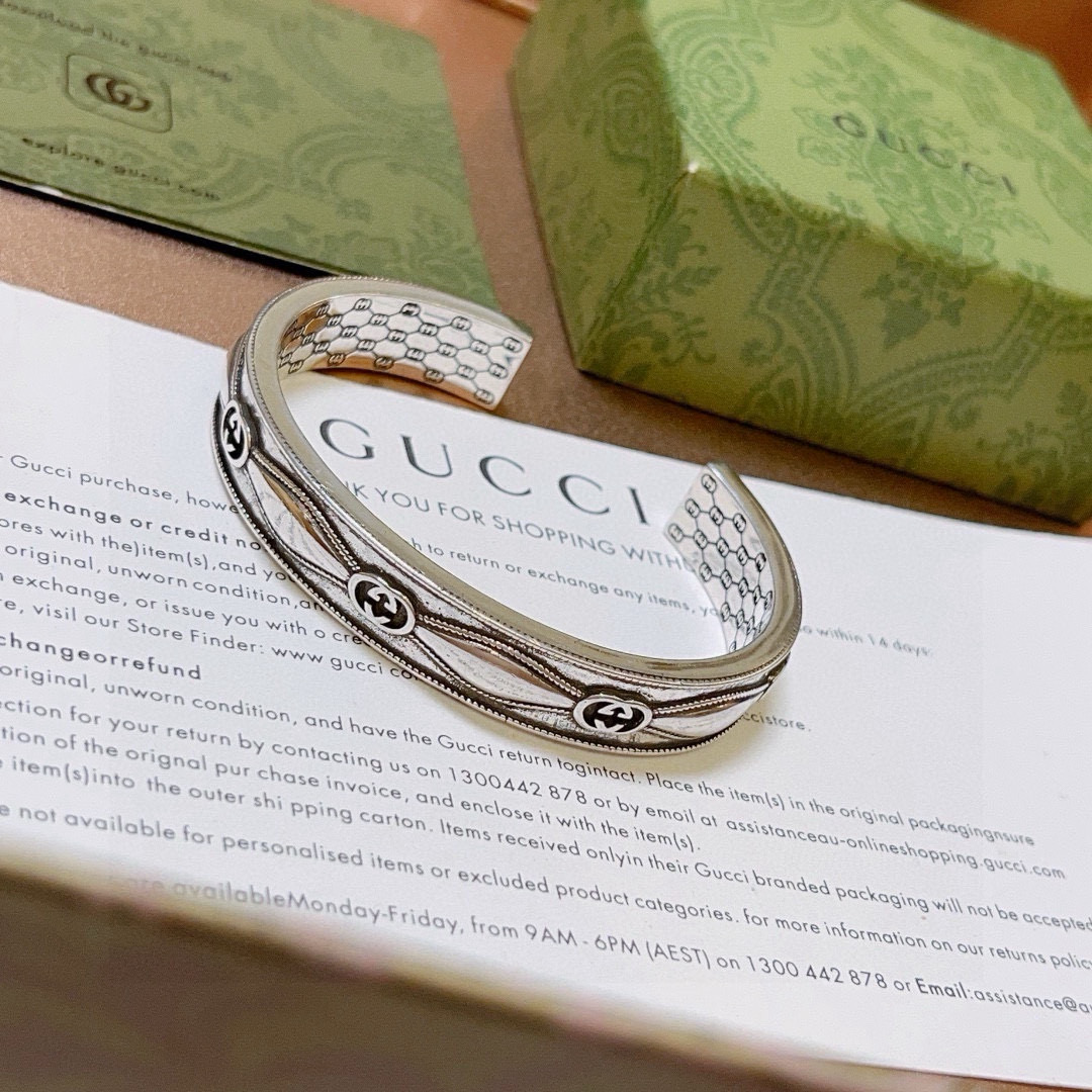 Vintage Gucci Bracelet Collection Featuring Charlatan Bracelets in New Design - 图片 4