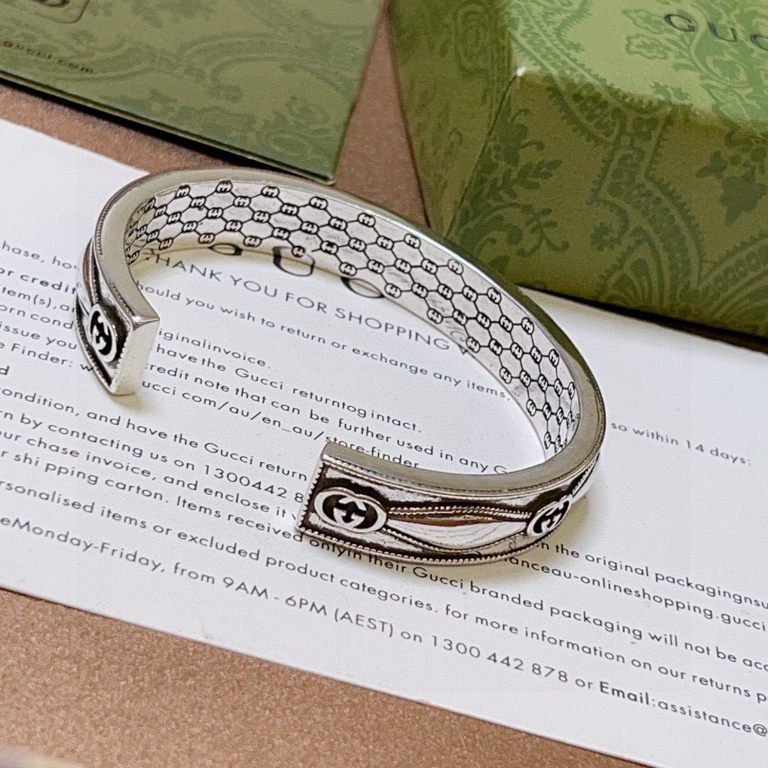 Vintage Gucci Bracelet Collection Featuring Charlatan Bracelets in New Design - 图片 8