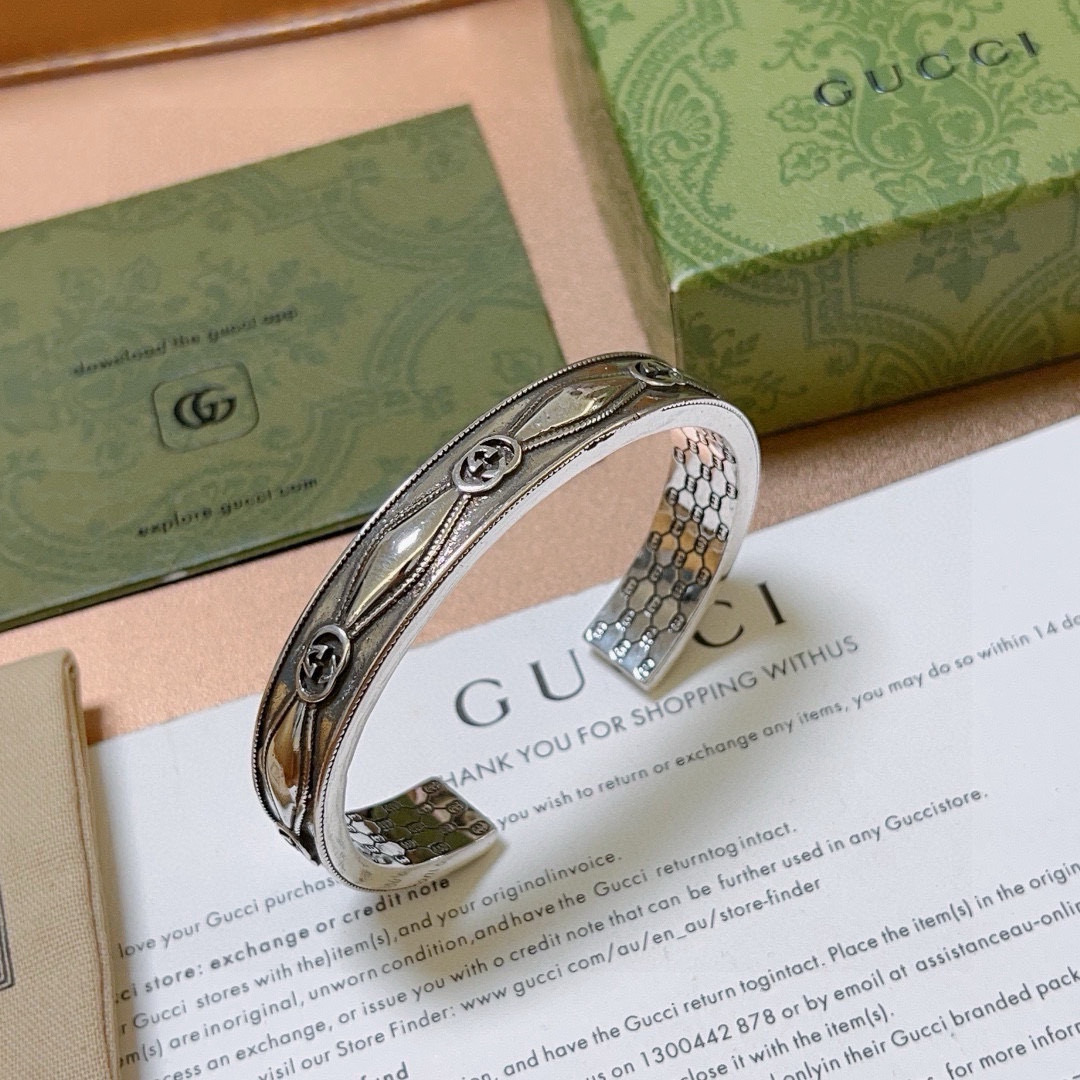 Vintage Gucci Bracelet Collection Featuring Charlatan Bracelets in New Design - 图片 5