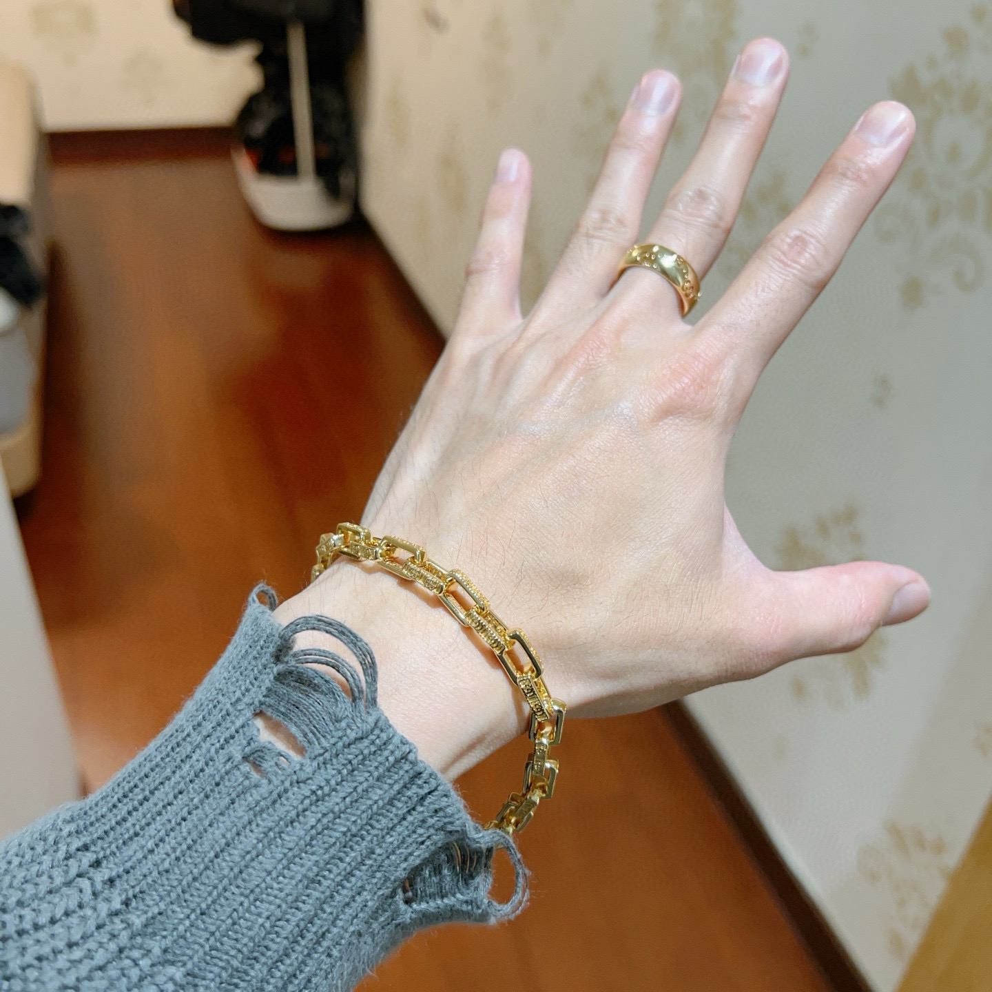 Gucci古驰双蛇头手链 - 精致無垢なデザイン