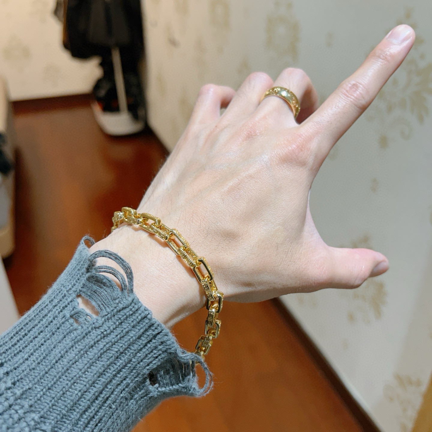 Gucci古驰双蛇头手链 - 精致無垢なデザイン