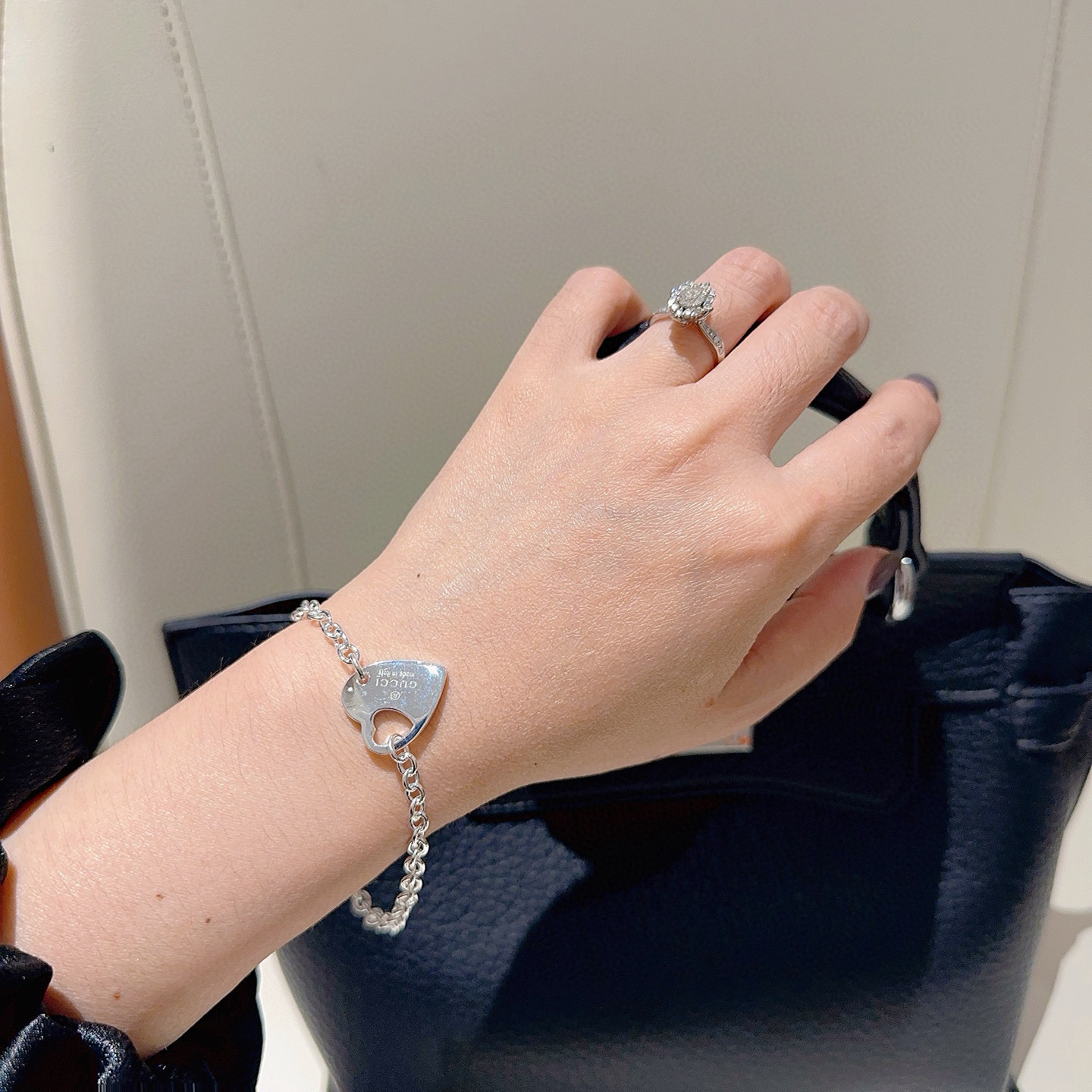 Gucci古驰手链 - 精致なデザインと高級感を兼ね備えた必須アイテム