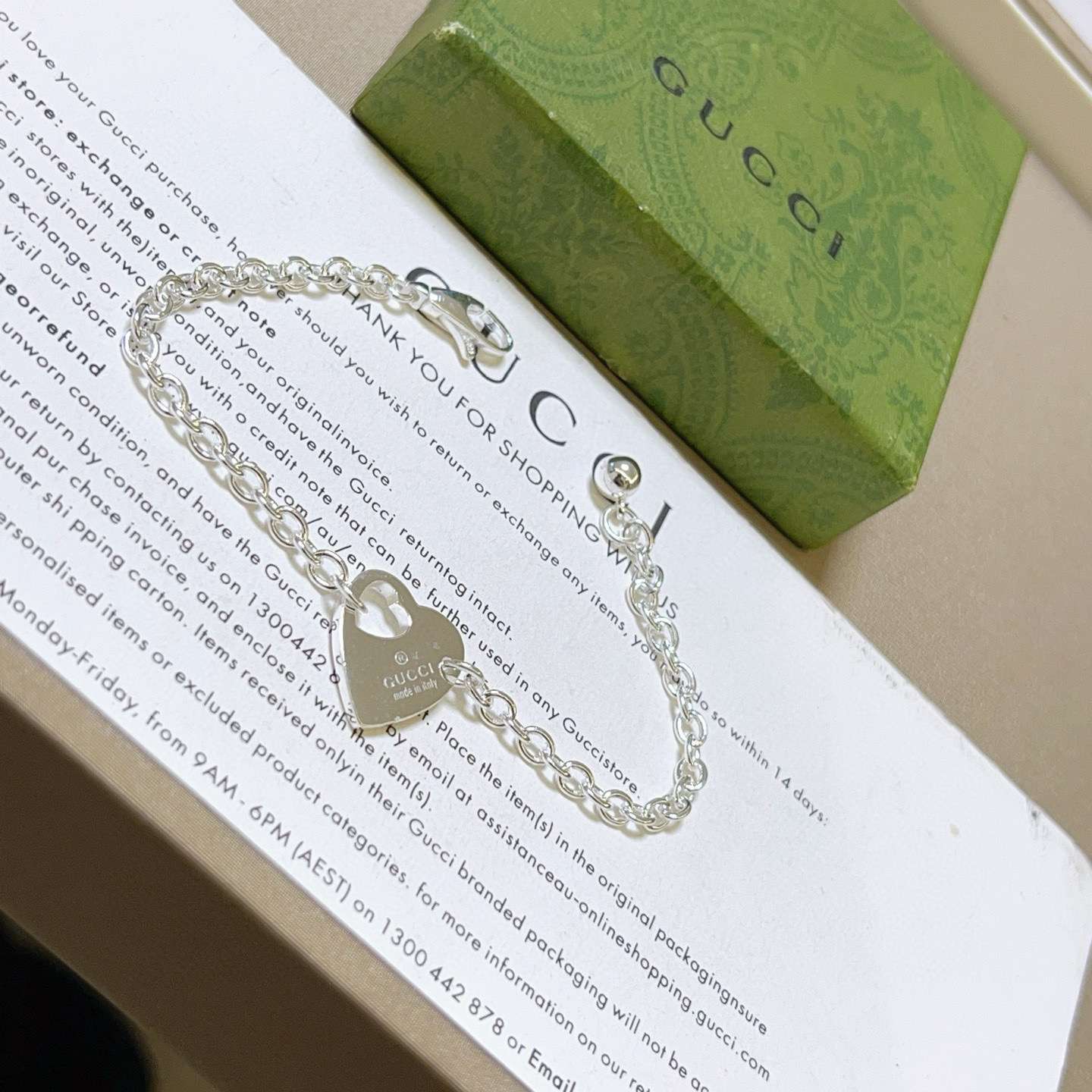 Gucci古驰手链 - 精致なデザインと高級感を兼ね備えた必須アイテム