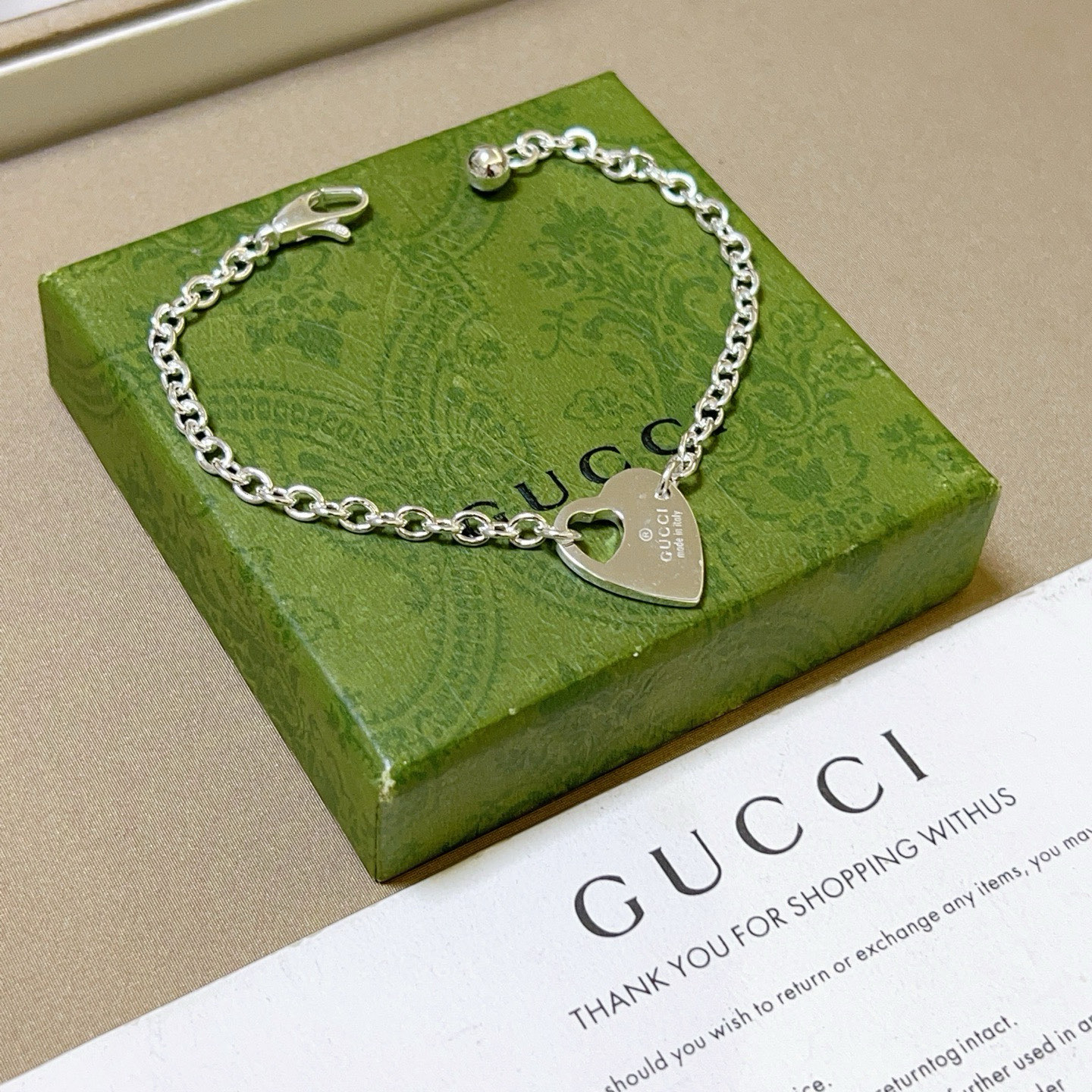 Gucci古驰手链 - 精致なデザインと高級感を兼ね備えた必須アイテム