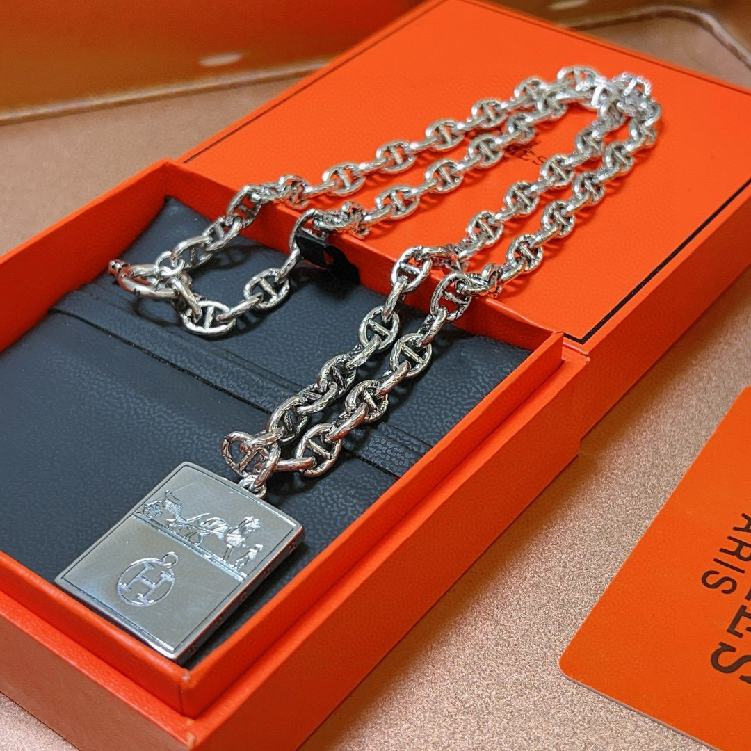 “High-End Custom Jewelry: Hermes Pig Nose Series Necklace for Men and Women” - 图片 8
