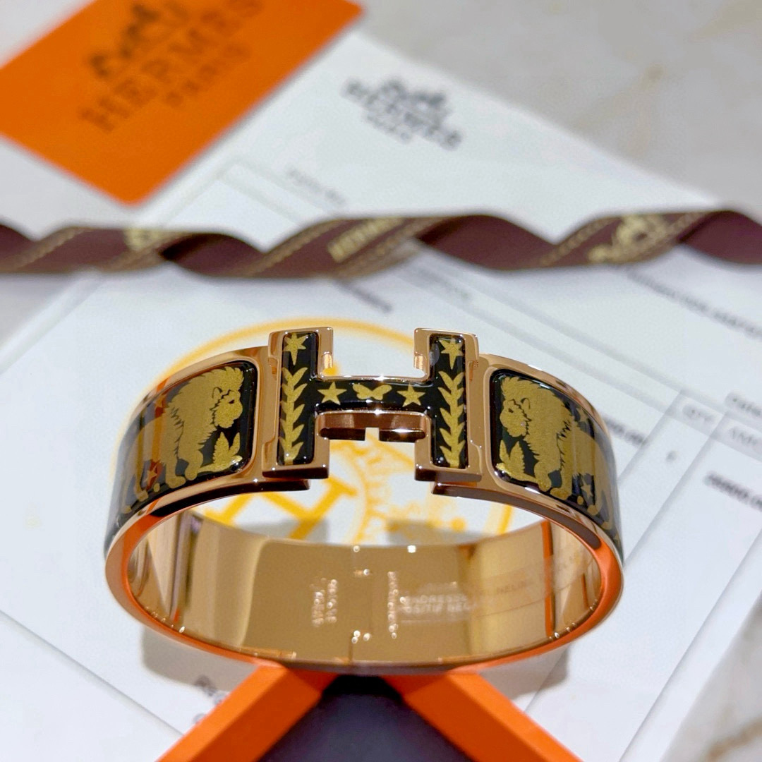 “Handmade 20mm Wide Hermes Emas Bracelet: Master Craftsmanship, Goddess-Approved Luxury with Gold Accents” - 图片 1
