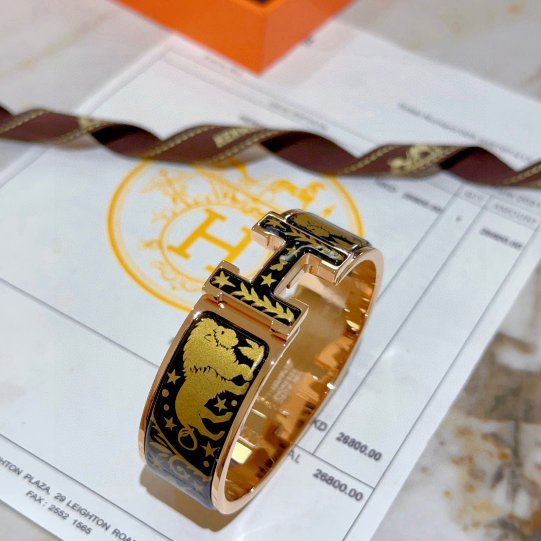 “Handmade 20mm Wide Hermes Emas Bracelet: Master Craftsmanship, Goddess-Approved Luxury with Gold Accents” - 图片 8