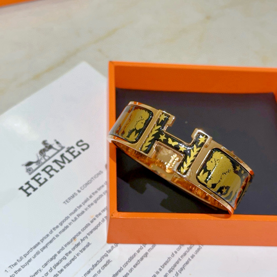 “Handmade 20mm Wide Hermes Emas Bracelet: Master Craftsmanship, Goddess-Approved Luxury with Gold Accents” - 图片 4