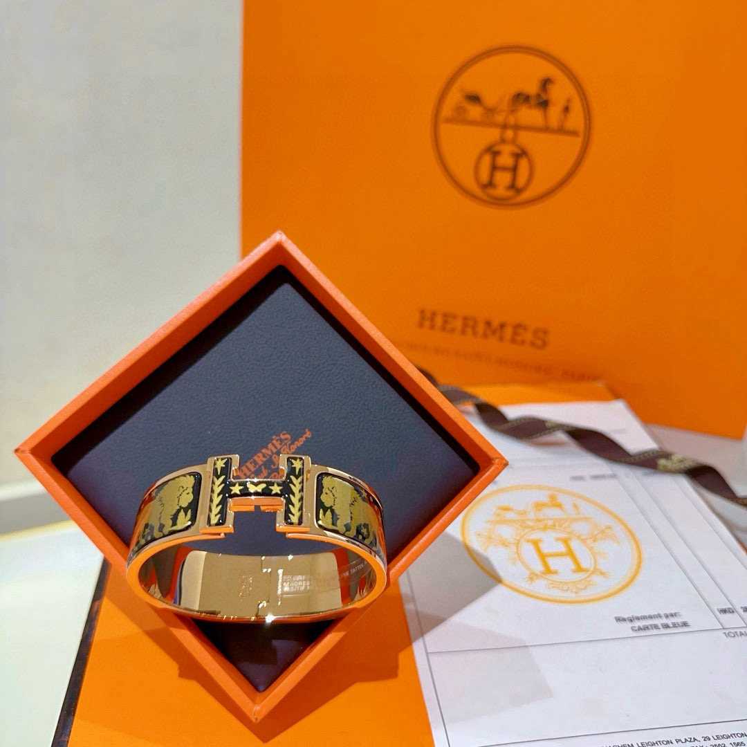 “Handmade 20mm Wide Hermes Emas Bracelet: Master Craftsmanship, Goddess-Approved Luxury with Gold Accents” - 图片 7
