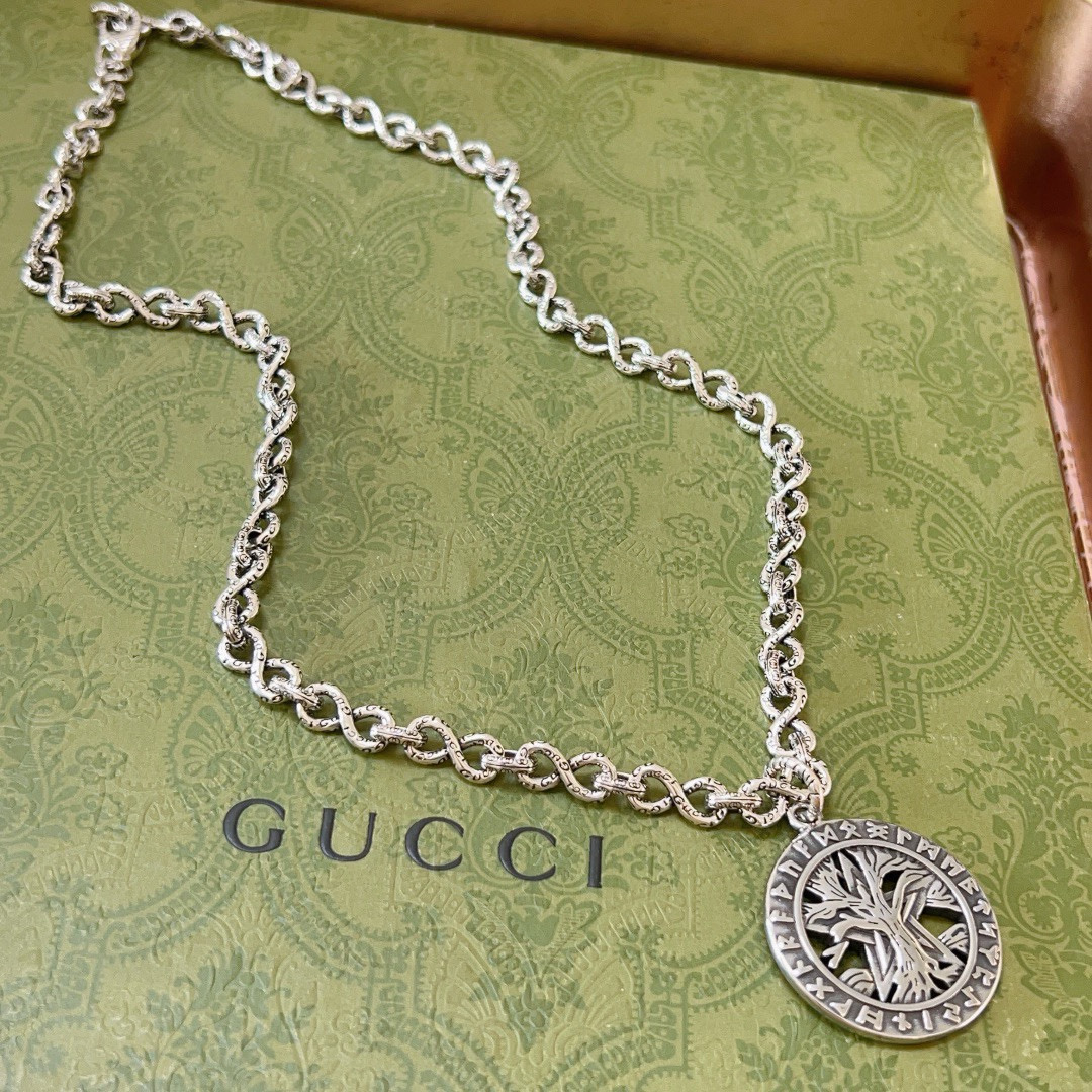 NO:386364,Batch: Xiaohongshu hits, the first choice for Douyin products, Gucci necklace, the latest bold chain, the newest style, the same style as star Anger Forest series double G Gucci necklace, the chain length is 60 cm, the length can be changed, the details are used to treat the version, the non-market bright style, this model has been released, the best selling model in Gucci is very easy to match with trendy clothes, fine accessories, gucci, necklace19860909批 小红书爆款 抖音带货首选 古驰项链 加粗最新款链条档次更高明星同款Anger Forest系列双G古驰项链 链长60厘米可改长度 细节对版做旧处理 非市面亮面版型 这款一直在出 古驰里面热卖款 非常好搭配潮流衣服,饰品精品,gucci,necklace,Jewelry