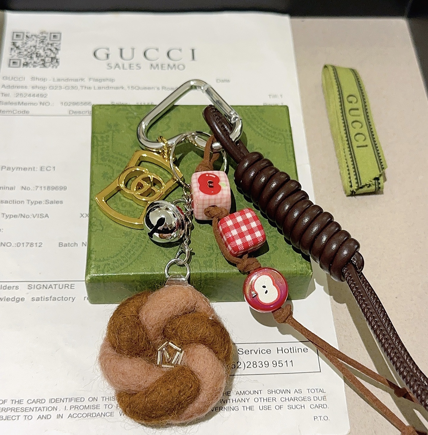 NO:384741,New product release Gucci keychain Gucci bag buckle Latest bag hanging accessories higher grade Celebrity same Anger Forest series dual G classic co-branded design concept keychain series Details are used for the old version Non-market glossy version This model has been released. Gucci is very good to match with trendy backpacks, jewelry boutiques, gucci, backpacks, keychain19860909批新品发布 古驰钥匙扣 古驰包包扣 最新款包包挂饰档次更高明星同款Anger Forest系列双G经典款联名设计理念钥匙扣系列 细节对版做旧处理 非市面亮面版型 这款一直在出 古驰里面热卖款 非常好搭配潮流背包,饰品精品,gucci,backpacks,keychain,Jewelry