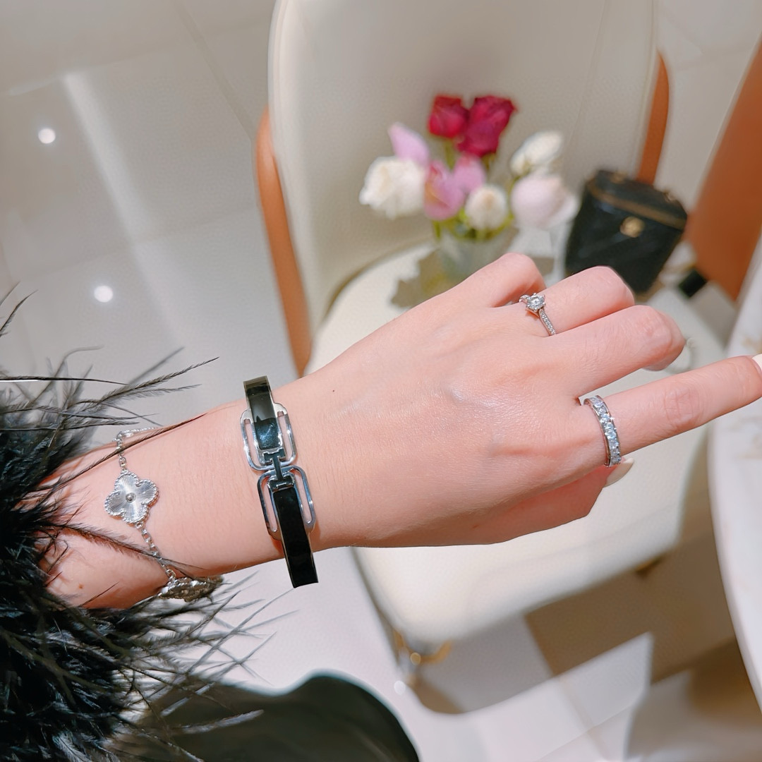 Handmade Hermes Emas Bracelets: Testing Master’s Skills with High-End Custom Designs - 图片 9