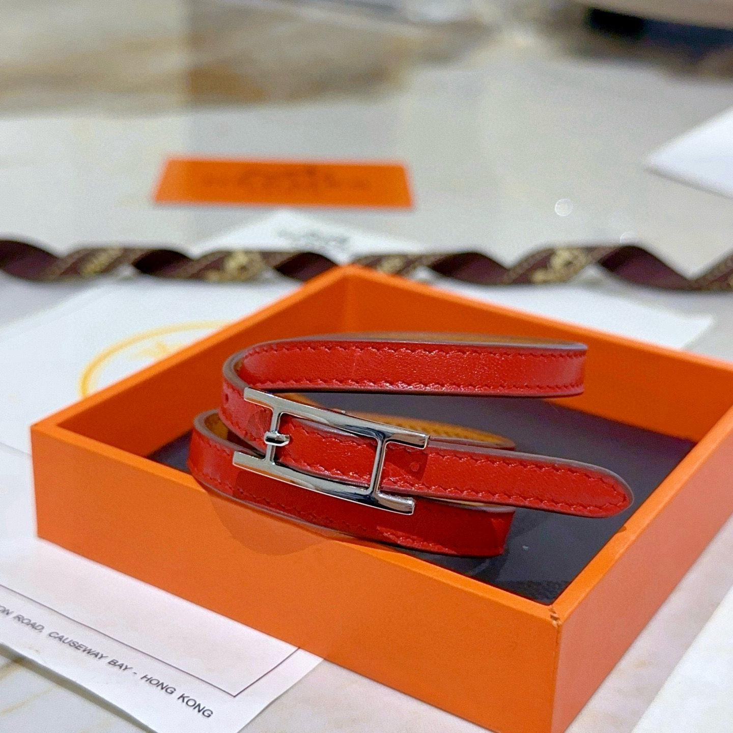 “New 18k Gold Bracelet Collection with Hand-to-Hand Cow-Skin Steel-Printing Logo for Fashionable Looks” - 图片 5