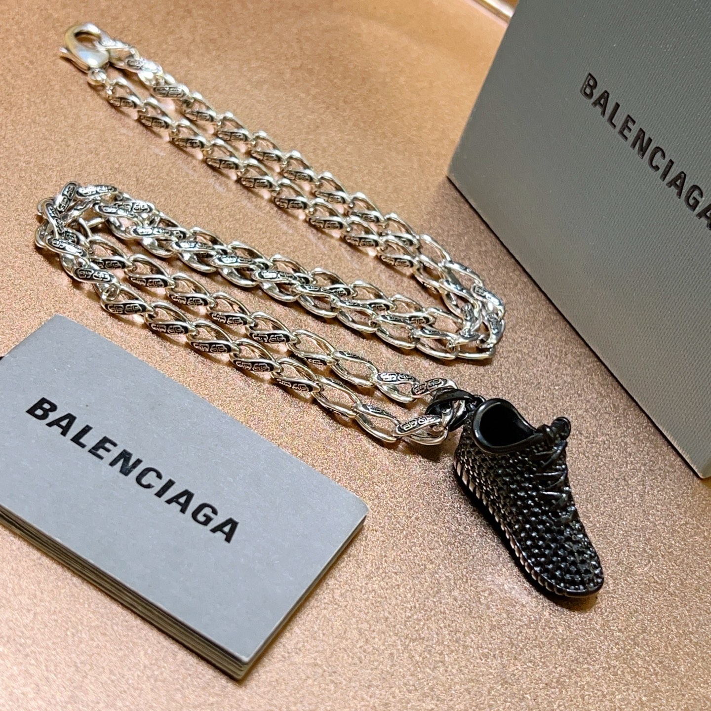 NO:386436,Batch original single product Balenciaga Necklace Balenciaga New necklace counter is consistent, fine details and workmanship are in place, fine design process, hot products are shipped, unique design, retro style Balenciaga Necklace, fine jewelry, balenciaga, balenciaga, necklace19860909批 原单货新品 巴黎世家项链 Balenciaga 新款项链专柜一致 细节做工精细 每个细节流程到位 设计工艺精细 火爆款出货 设计独特 复古风格 巴黎世家项链,饰品精品,balenciaga,balenciaga,necklace,Jewelry