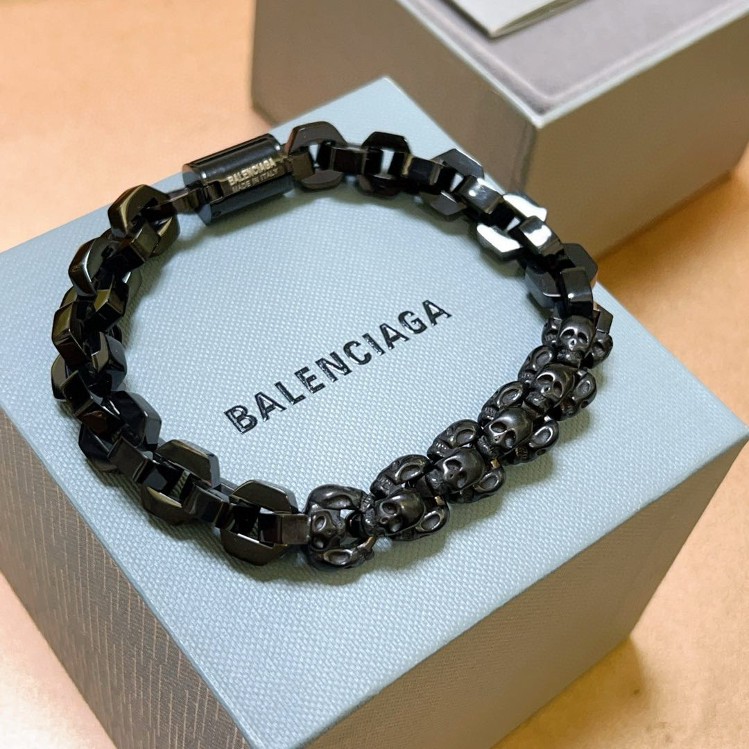 NO:386509,Batch. Original single product Balenciaga bracelet Balenciaga bracelet counter uniform Balenciaga bracelet. Men's hot products are shipped. Unique design. Avant-garde. Must-have for men!  , jewelry boutique, balenciaga, balenciaga, bracelet19860909批. 原单货新品 巴黎世家手链Balenciaga手链专柜一致巴黎世家手链 男士火爆款出货 设计独特 前卫 男士必备！,饰品精品,balenciaga,balenciaga,bracelet,Jewelry
