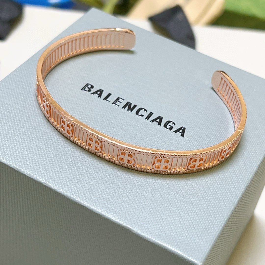 NO:386426,Batch. Original new product Balenciaga bracelet Balenciaga bracelet counter uniform Balenciaga bracelet bracelets are popular for men and women. Unique design. Avant-garde must-have for men and women!  , jewelry boutique, balenciaga, balenciaga, bracelet, bracelet19860909批. 原单货新品 巴黎世家手镯 Balenciaga手链专柜一致巴黎世家手链手镯 男女火爆款出货 设计独特 前卫 男女必备！,饰品精品,balenciaga,balenciaga,bracelet,bracelet,Jewelry