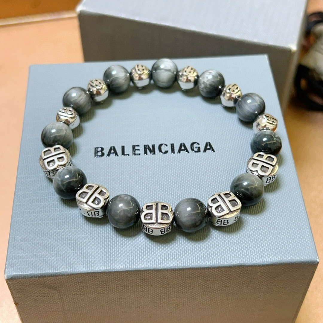 “Paris Family Bracelets: Moonstone Collar Master’s Silver Style for Men and Women, Rock Punks Fashion Trends” - 图片 1
