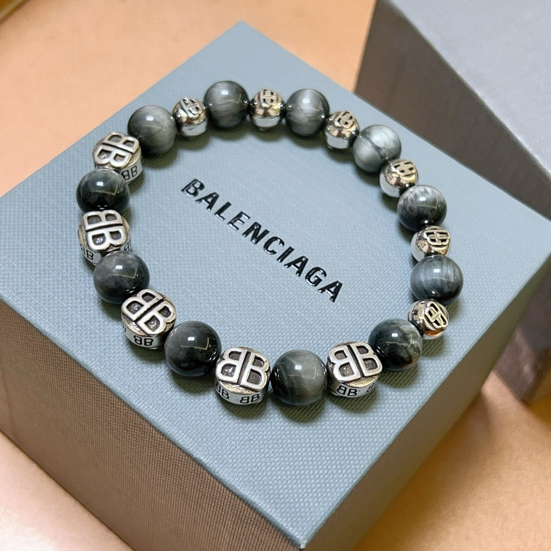 “Paris Family Bracelets: Moonstone Collar Master’s Silver Style for Men and Women, Rock Punks Fashion Trends” - 图片 2