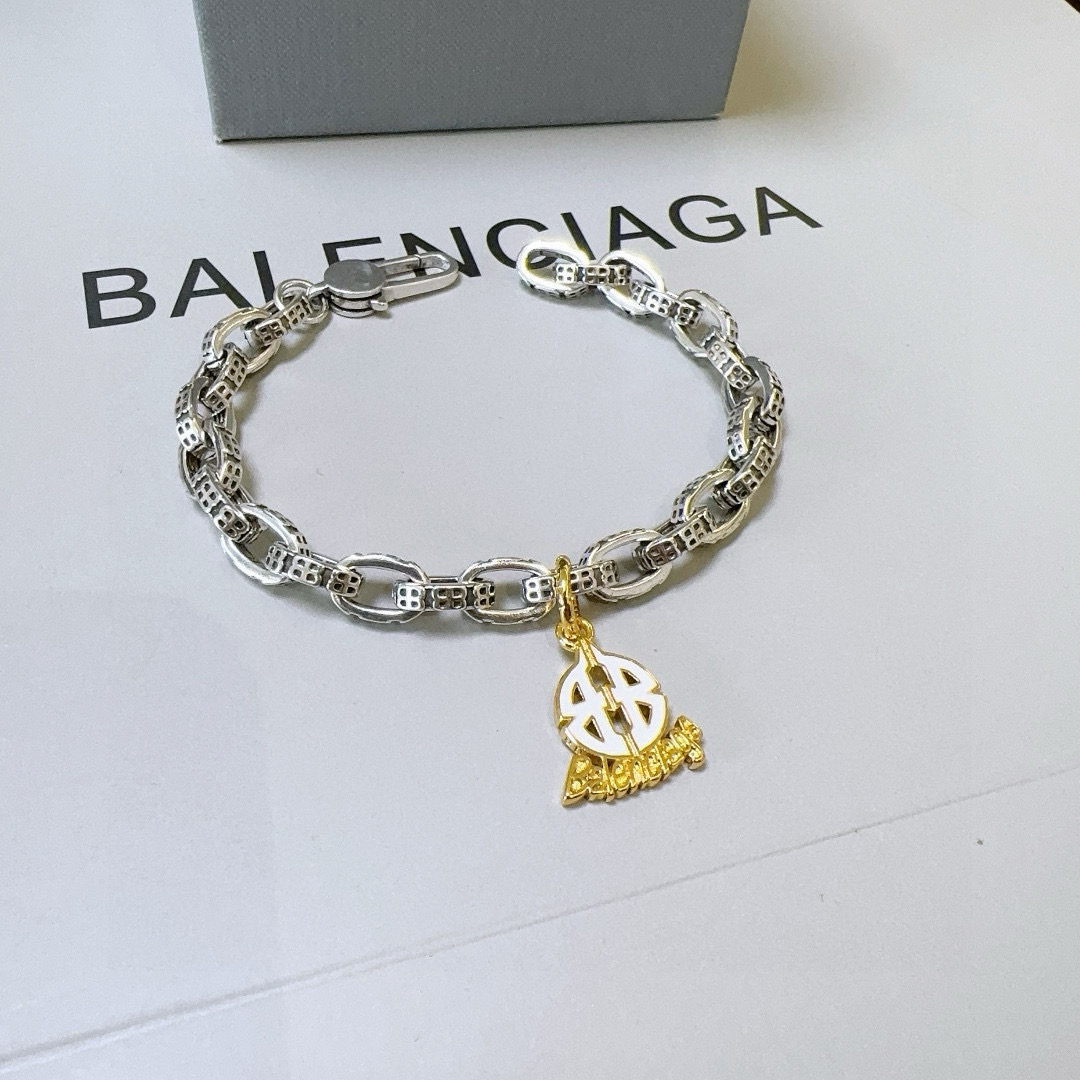 NO:386455,Batch. Original new product Balenciaga bracelets, Balenciaga bracelets, special counters, Balenciaga bracelets, popular products for men, unique design, avant-garde, must-have for both men and women!  Number of codes 18.20.22.24cm, jewelry quality, balenciaga, balenciaga, bracelet19860909批. 原单货新品 巴黎世家 Balenciaga手链专柜一致巴黎世家手链 男士火爆款出货 设计独特 前卫 男女必备！码数18.20.22.24cm,饰品精品,balenciaga,balenciaga,bracelet,Jewelry