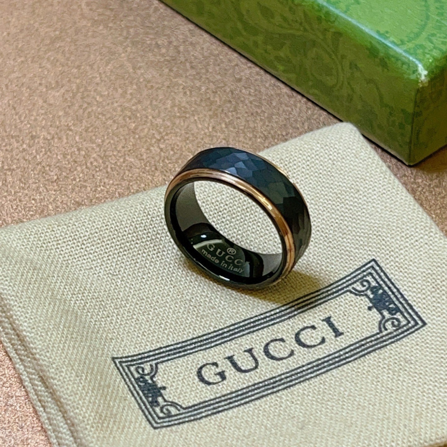 Title: Gucci Gourcier Rings: Handcrafted Anger Forest Series with Gold Details, Popular in Fashion Sales. - 图片 8
