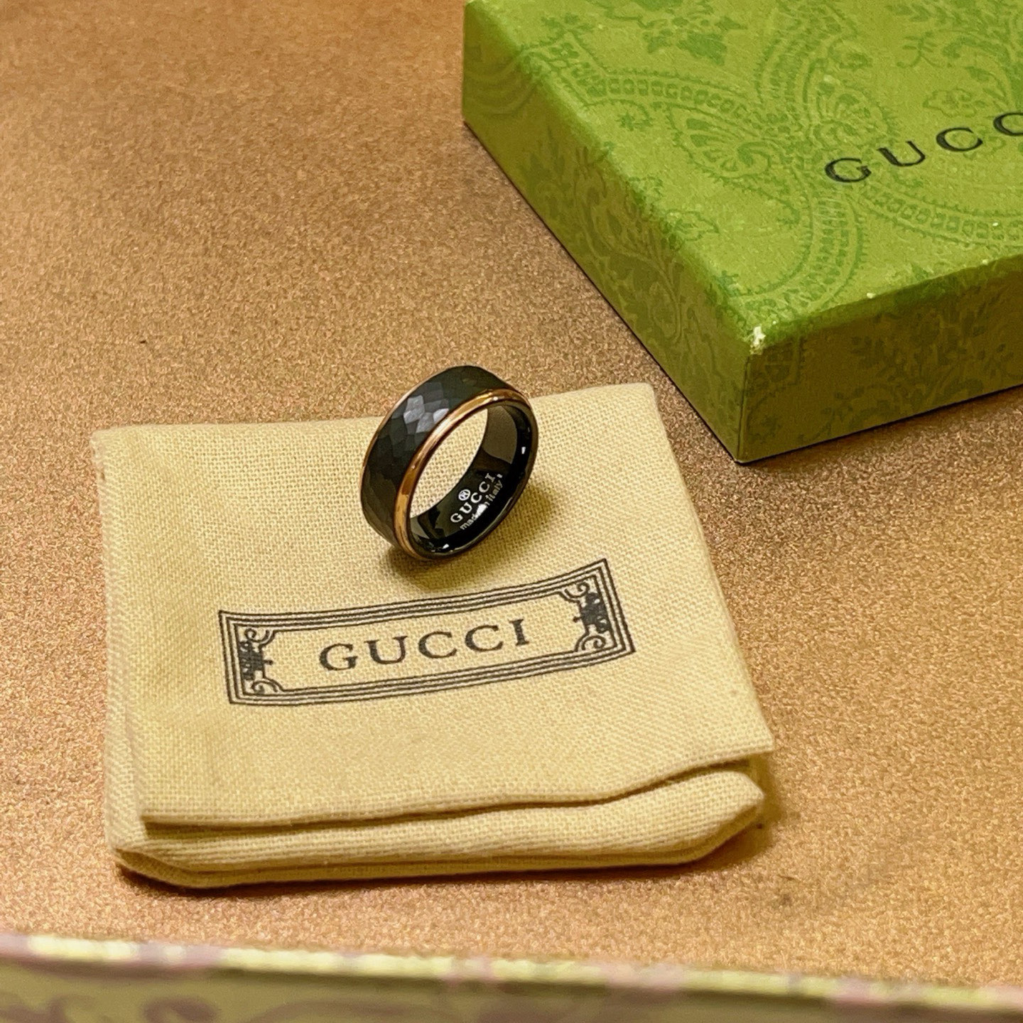 Title: Gucci Gourcier Rings: Handcrafted Anger Forest Series with Gold Details, Popular in Fashion Sales. - 图片 7