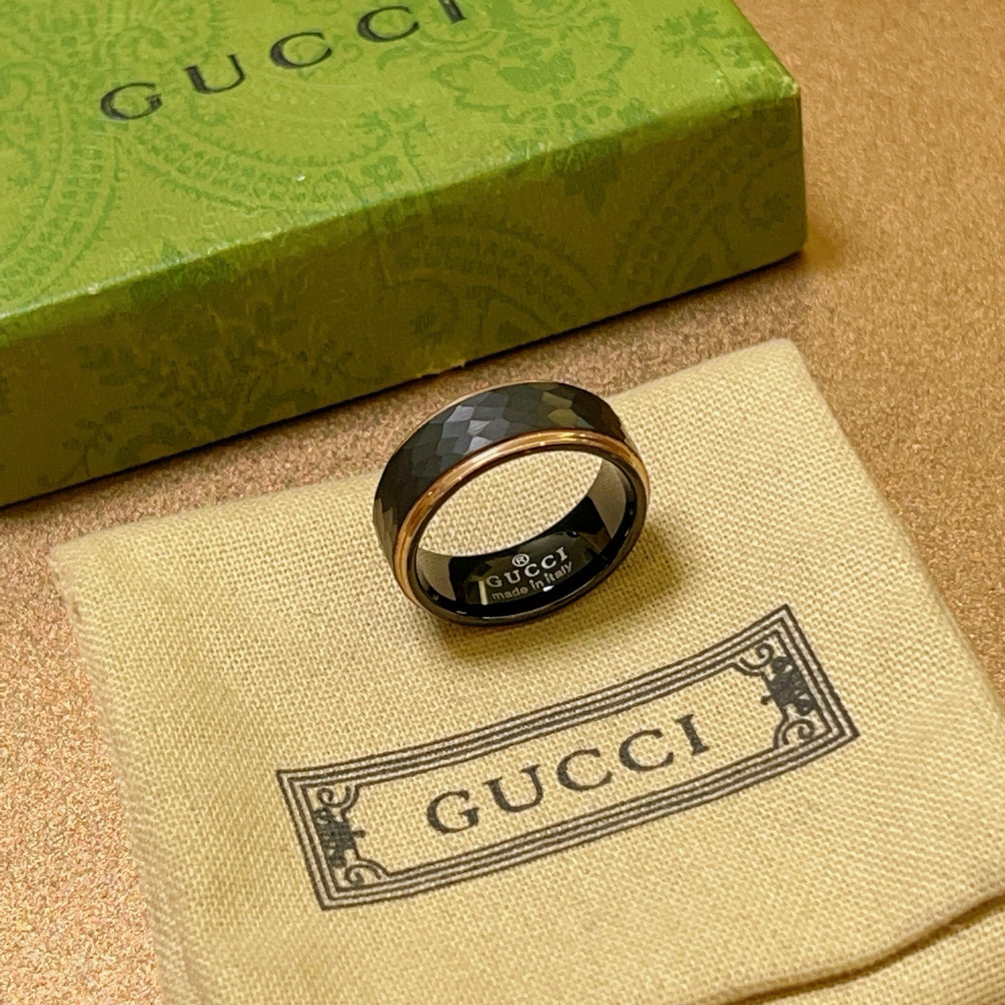 Title: Gucci Gourcier Rings: Handcrafted Anger Forest Series with Gold Details, Popular in Fashion Sales. - 图片 2