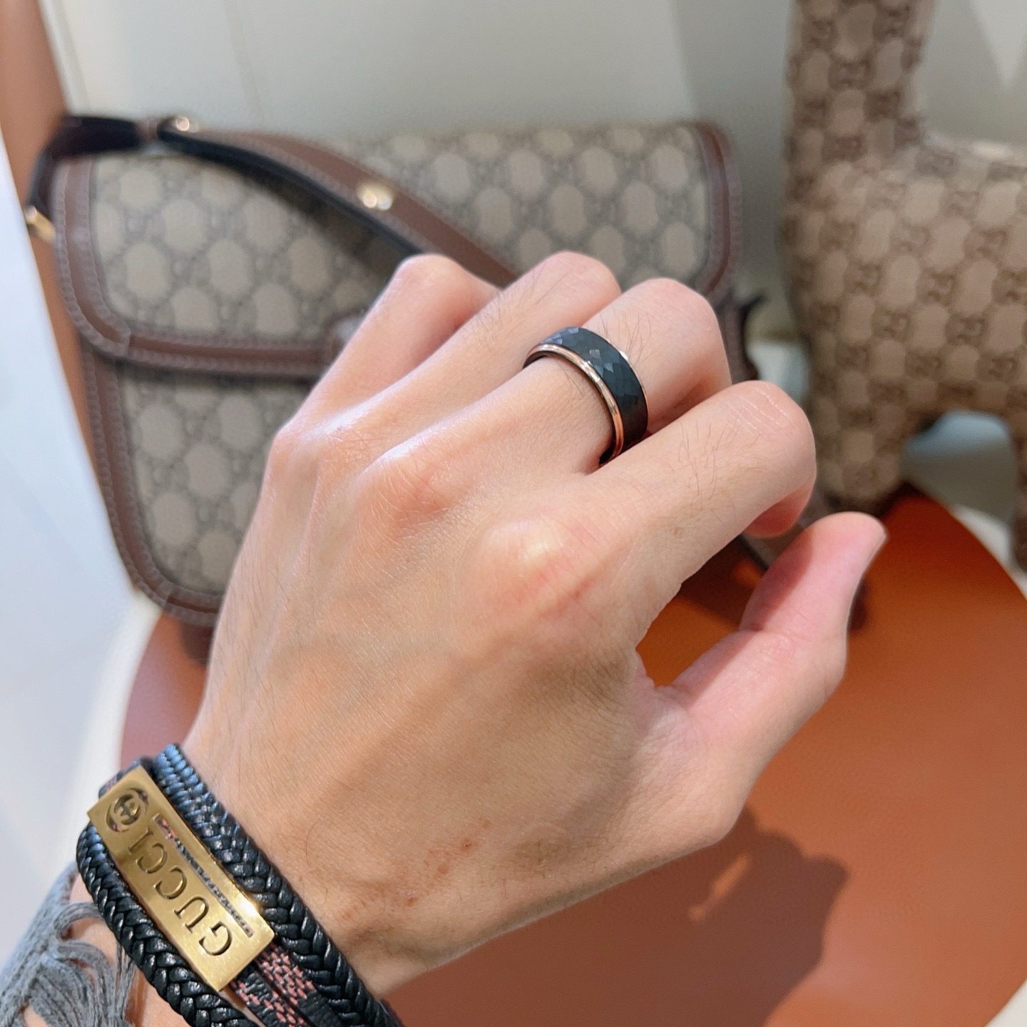 Title: Gucci Gourcier Rings: Handcrafted Anger Forest Series with Gold Details, Popular in Fashion Sales. - 图片 3