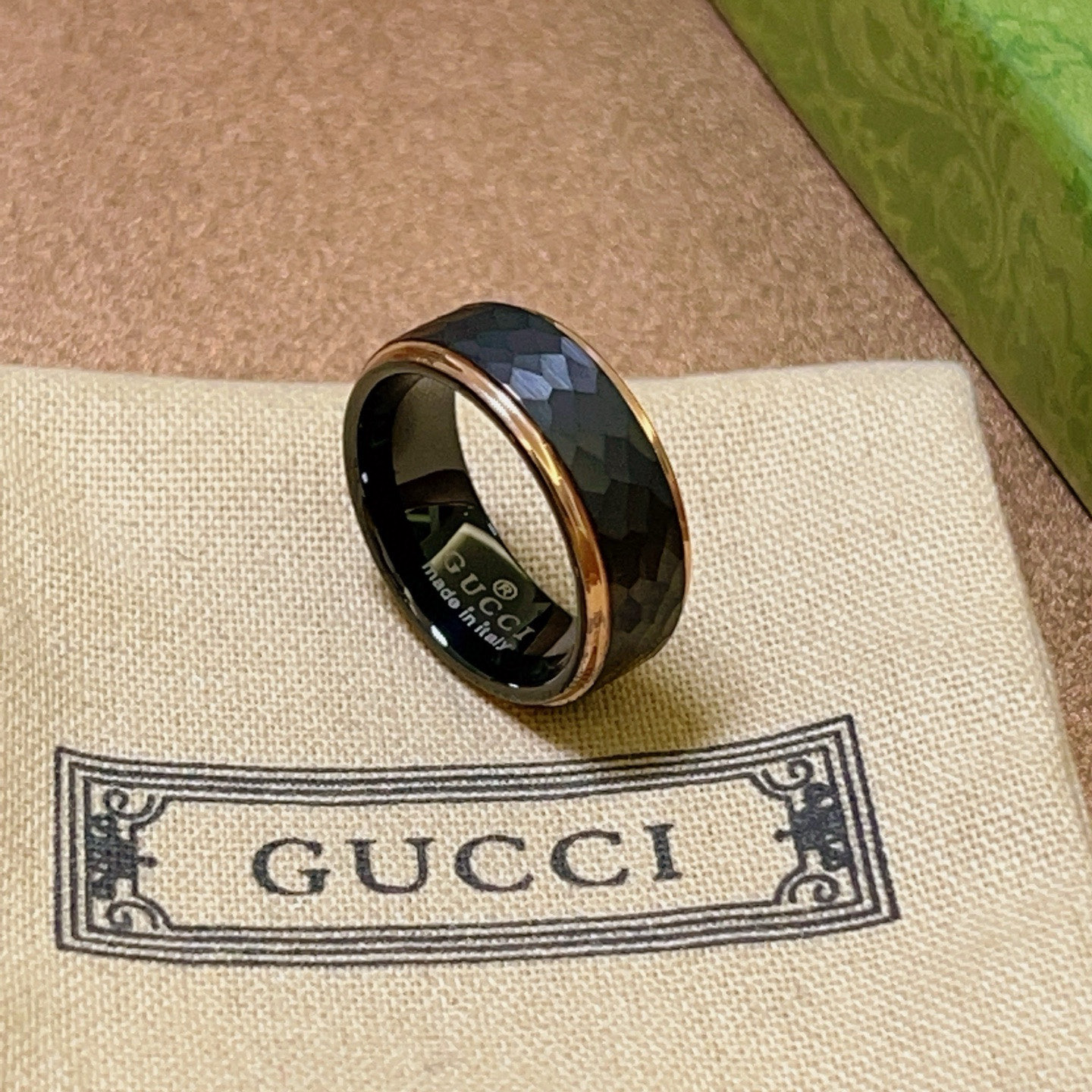 Title: Gucci Gourcier Rings: Handcrafted Anger Forest Series with Gold Details, Popular in Fashion Sales. - 图片 1