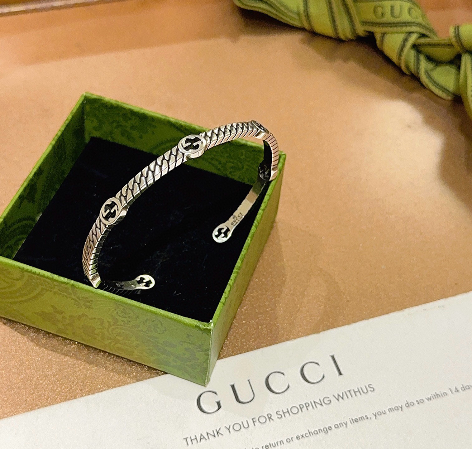 “Handmade Gucci Gucchi Bracelet: A Modern Twist on Classic Design” - 图片 5