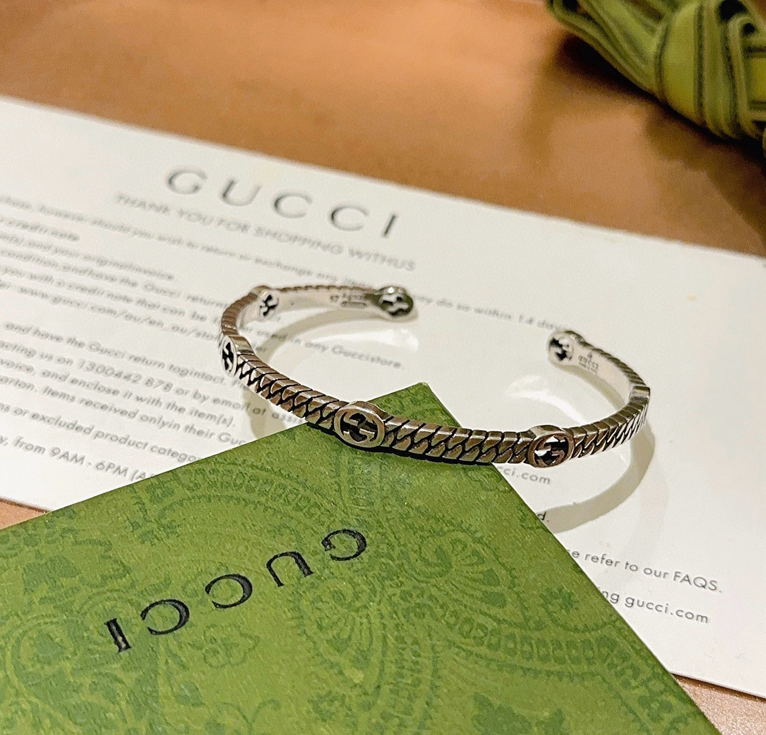 “Handmade Gucci Gucchi Bracelet: A Modern Twist on Classic Design” - 图片 7
