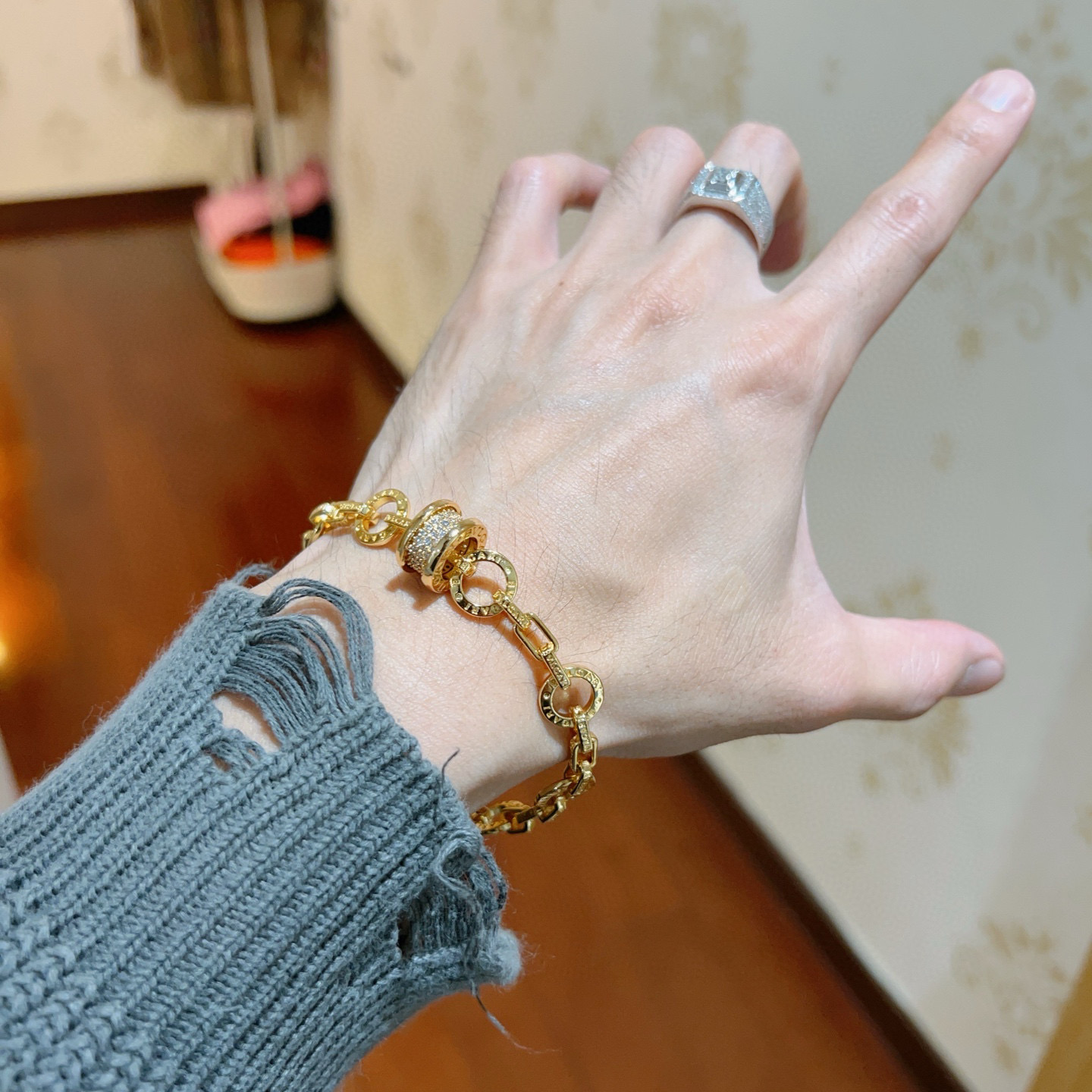 “BVLGARI DVDAS’ DREAM Series: Impeccable Detail, Unique Color, Elegant V Gold Bracelet Sizes” - 图片 9