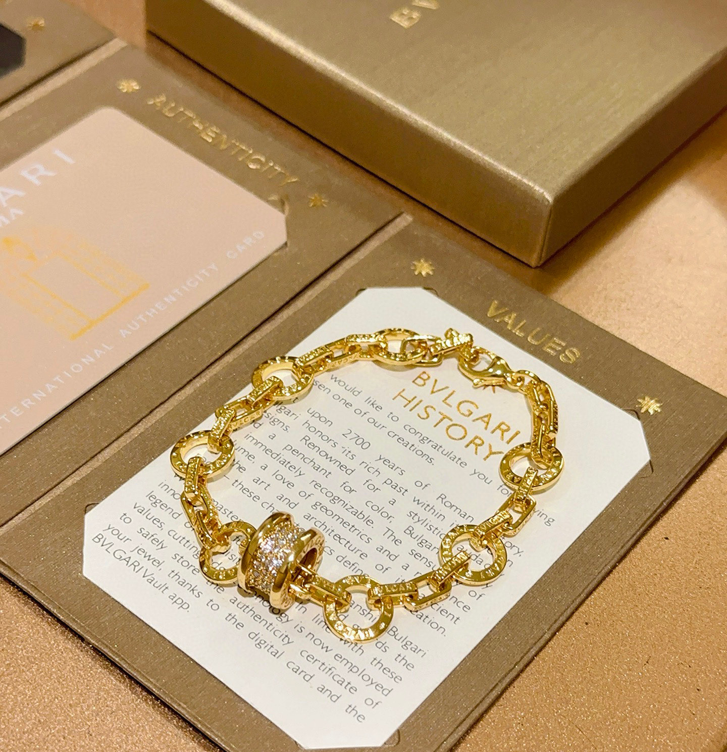 “BVLGARI DVDAS’ DREAM Series: Impeccable Detail, Unique Color, Elegant V Gold Bracelet Sizes” - 图片 7