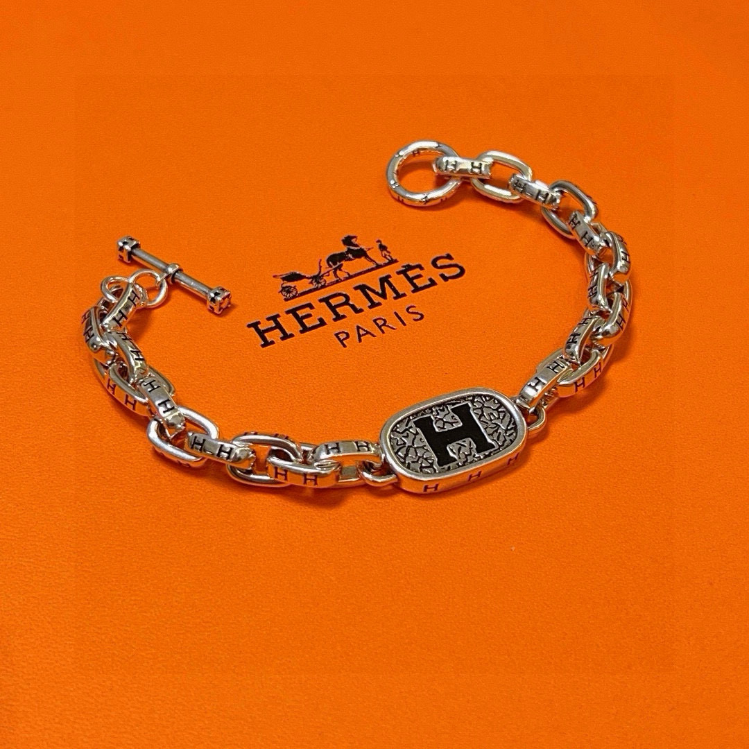 Luxurious Customized Platinum Bracelets: Master Craftsmanship and Precise Detailing for Men and Women - 图片 5