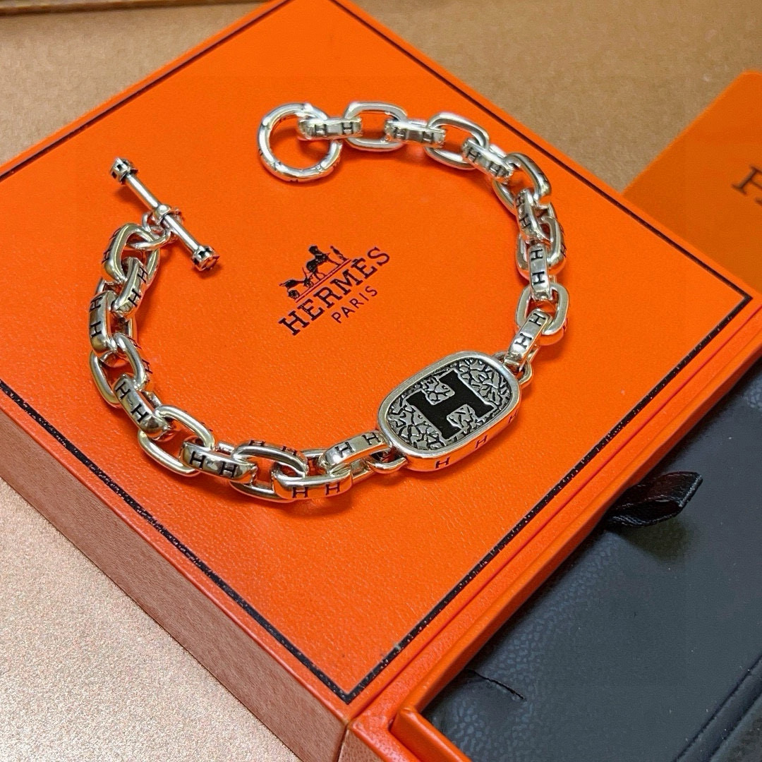 Luxurious Customized Platinum Bracelets: Master Craftsmanship and Precise Detailing for Men and Women - 图片 4