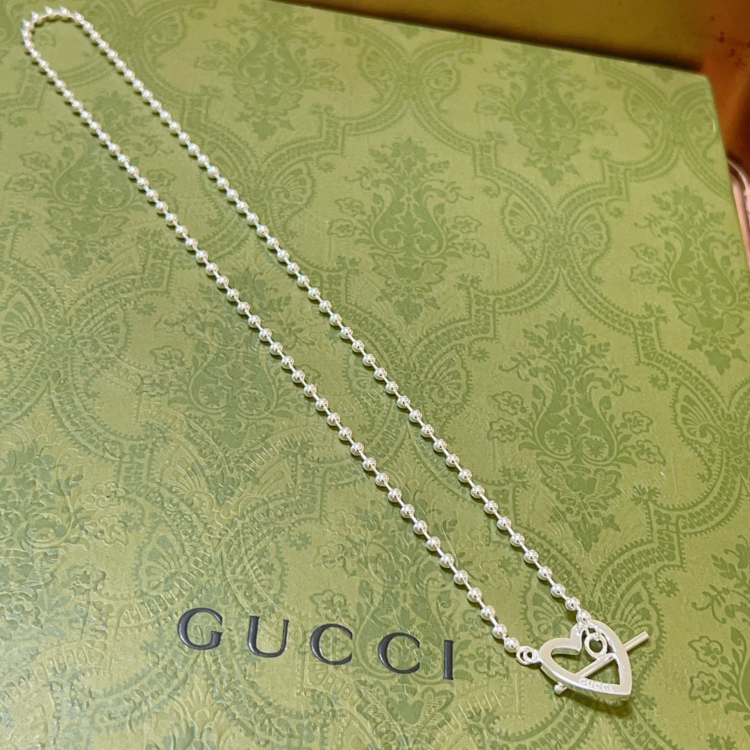 NO:378525,The latest model of Gucci necklace is higher in chain grade, star-like Anger Forest series double G classic Gucci series silver necklace, details are used to treat the version, non-market bright style, this model has been released, Gucci is popular in it, very easy to match with trendy clothes, jewelry quality, gucci, necklace19860909批古驰项链最新款链条档次更高明星同款Anger Forest系列双G经典款古驰系列银项链 细节对版做旧处理 非市面亮面版型 这款一直在出 古驰里面热卖款 非常好搭配潮流衣服,饰品精品,gucci,necklace,Jewelry