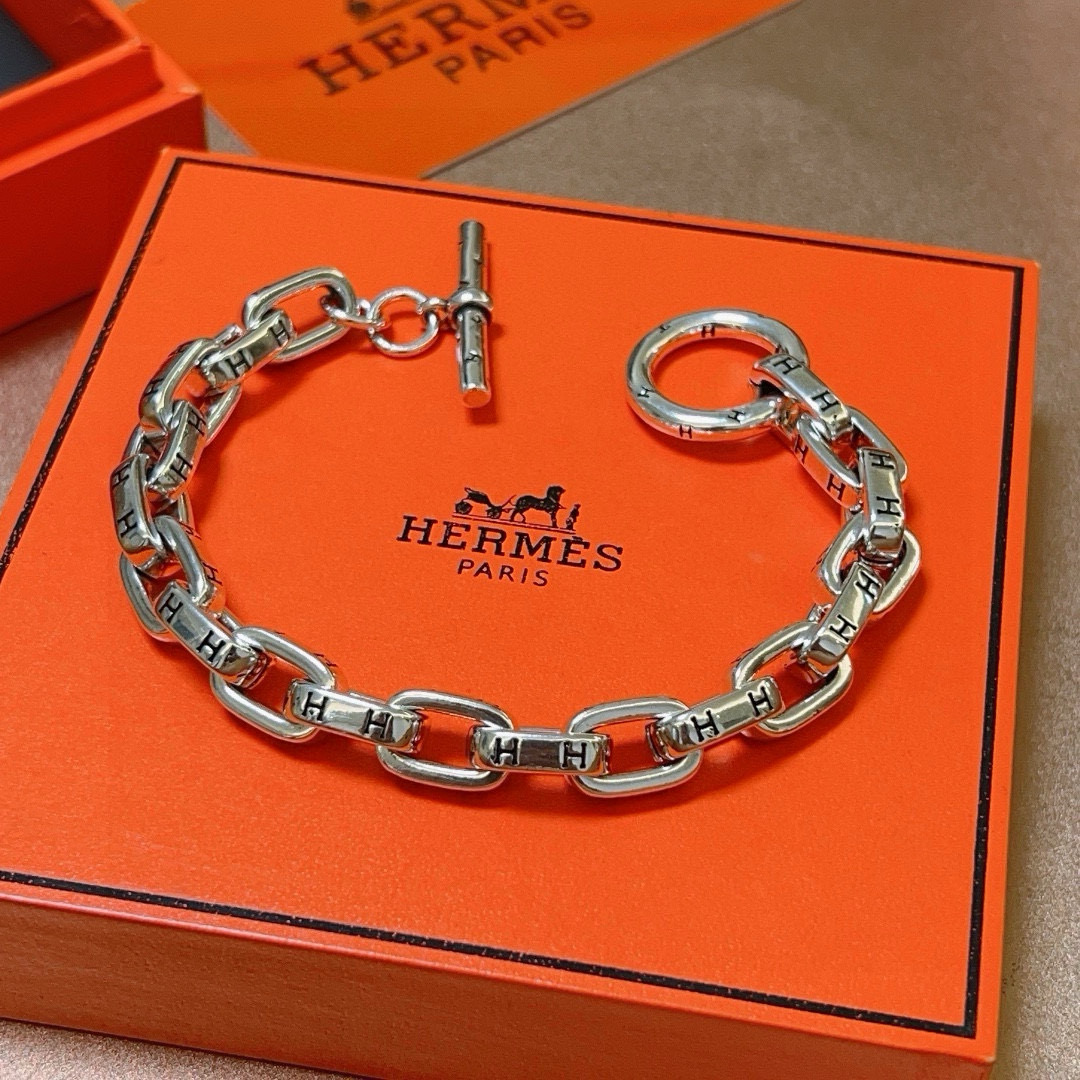 NO:378528,Purchase. New Hermes bracelet thickened version, Platinum version. High-end precision version [color][color] Many internet celebrities have the same style. Hermes bracelets are so tested by the master's craftsmanship. It is not simple to ensure that every detail is in place. High-end customization, same style for men and women. Hermes is popular 1:1 super exquisite star. The same style k gold texture, and the high-end craftsmanship is created. It is really awesome to use, the jewelry is boutique, hermes, bracelet19860909批.新款爱马仕手链加厚版 铂金版.高级精工版[色][色]众多网红同款 爱马仕手链太考验师傅的手艺了 要确保每个细节都到位不简单[色][色] 高端定制 男女同款 爱马仕火爆 1:1超精赞明星 同款 k金质感,精工高端工艺打造出炉. 上手真的赞爆,饰品精品,hermes,bracelet,Jewelry