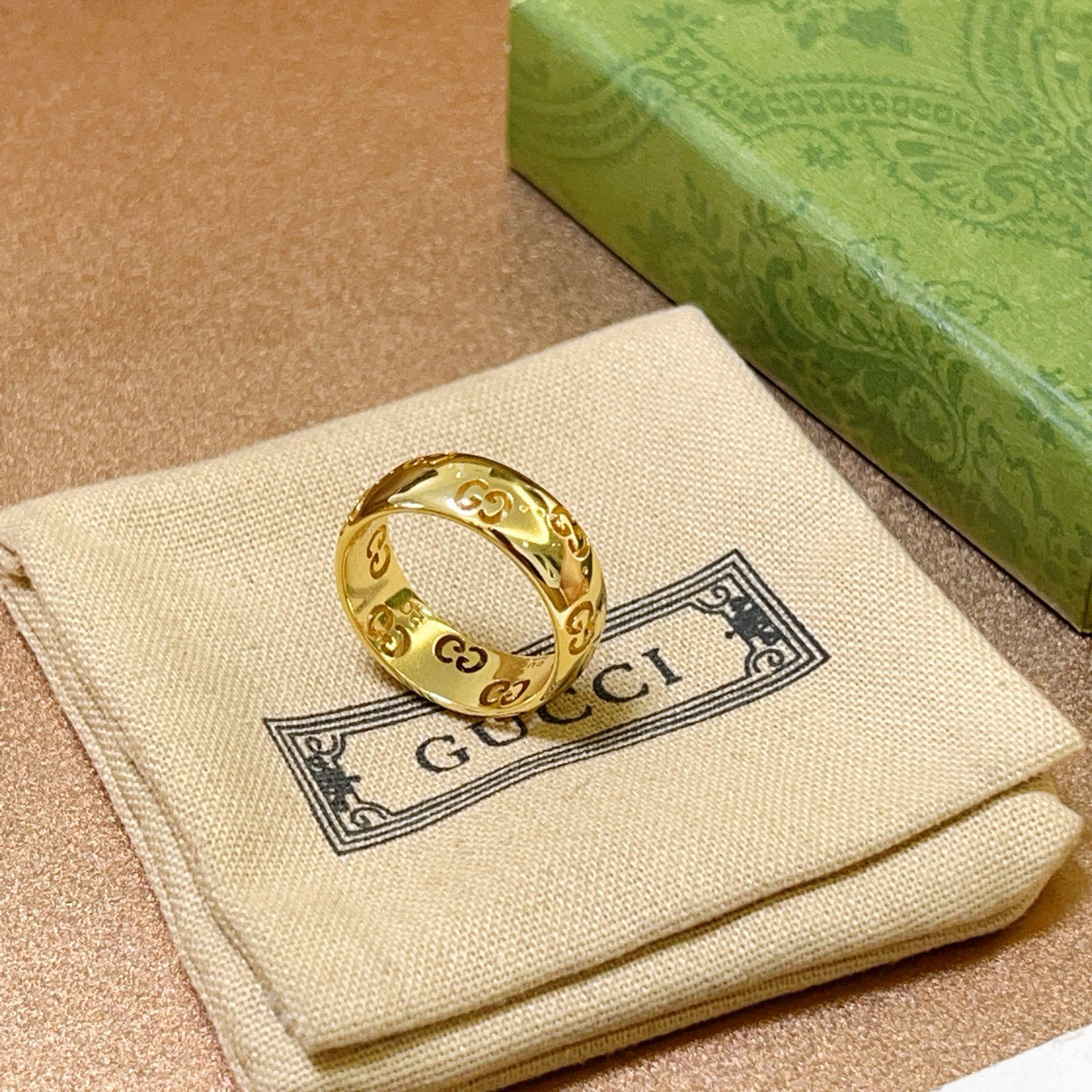 “Latest Gucci Gourcier Rings: Gold-Sensitive G-Manufacturing and Manual Processing Details”