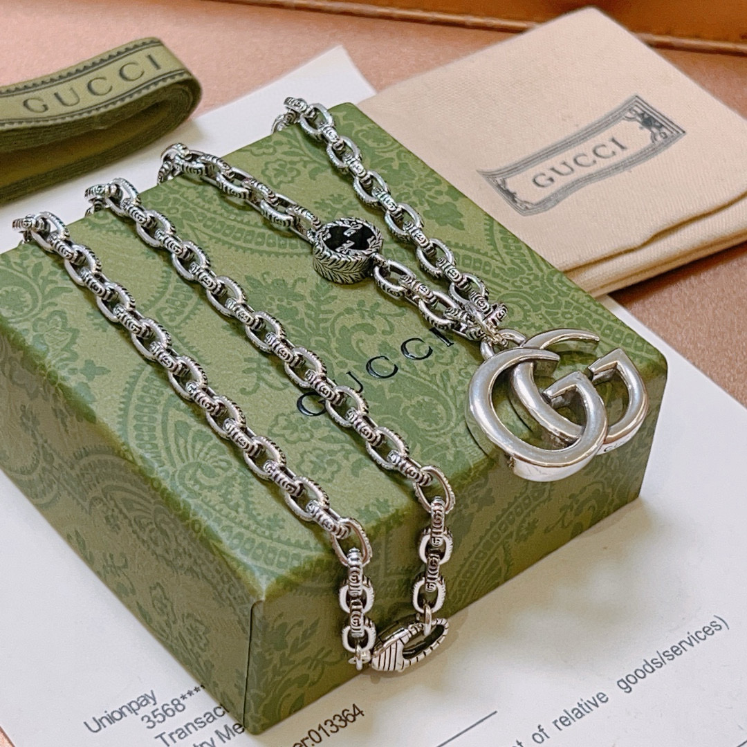 NO:378580,New products are released. The latest model of Gucci necklace has a higher chain grade. Pure handmade. The same style as the star Anger Forest series double g Gucci necklace. Details are used to treat the version. Non-market glossy version. This model has been released. The best-selling model in Gucci is very easy to match, fine accessories, gucci, necklace19860909批新品发售 古驰项链最新款链条档次更高 纯手工制作 明星同款Anger Forest系列双g古驰项链 细节对版做旧处理 非市面亮面版型 这款一直在出 古驰里面热卖款 非常好搭配,饰品精品,gucci,necklace,Jewelry