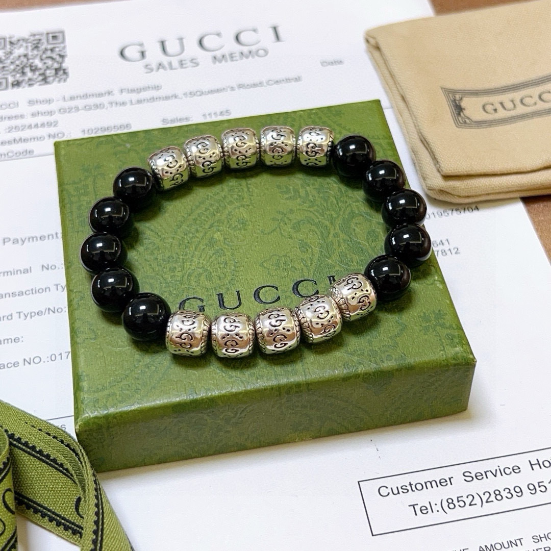NO:378054,Buy Gucci bracelets are the same as men and women. The latest natural black agate bracelets are higher in grade. Stars are the same as Anger Forest series double g black agate crystal bracelet. Size: 16-24 cm. Details are used to treat the old version. Non-market bright version. This one is always being made on the market. Gucci is popular in the best version. Very easy to match clothes, fine accessories, gucci, bracelet19860909批 古驰手链男女同款 最新款天然黑玛瑙手链档次更高明星同款Anger Forest系列双g黑玛瑙水晶手链 尺寸:16-24厘米 细节对版做旧处理 非市面亮面版型 非市面普通做这款一直在出 古驰里面热卖款 非常好搭配衣服,饰品精品,gucci,bracelet,Jewelry
