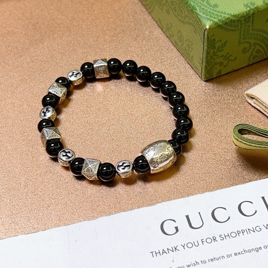 NO:378095,Buy Gucci bracelets are the same as men and women. The latest natural black agate bracelets are higher in grade. Stars are the same as Anger Forest series double g black agate crystal bracelet. Size: 16-24 cm. Details are used to treat the old version. Non-market bright version. This one is always being made on the market. Gucci is popular in the best version. Very easy to match clothes, fine accessories, gucci, bracelet19860909批 古驰手链男女同款 最新款天然黑玛瑙手链档次更高明星同款Anger Forest系列双g黑玛瑙水晶手链 尺寸:16-24厘米 细节对版做旧处理 非市面亮面版型 非市面普通做这款一直在出 古驰里面热卖款 非常好搭配衣服,饰品精品,gucci,bracelet,Jewelry