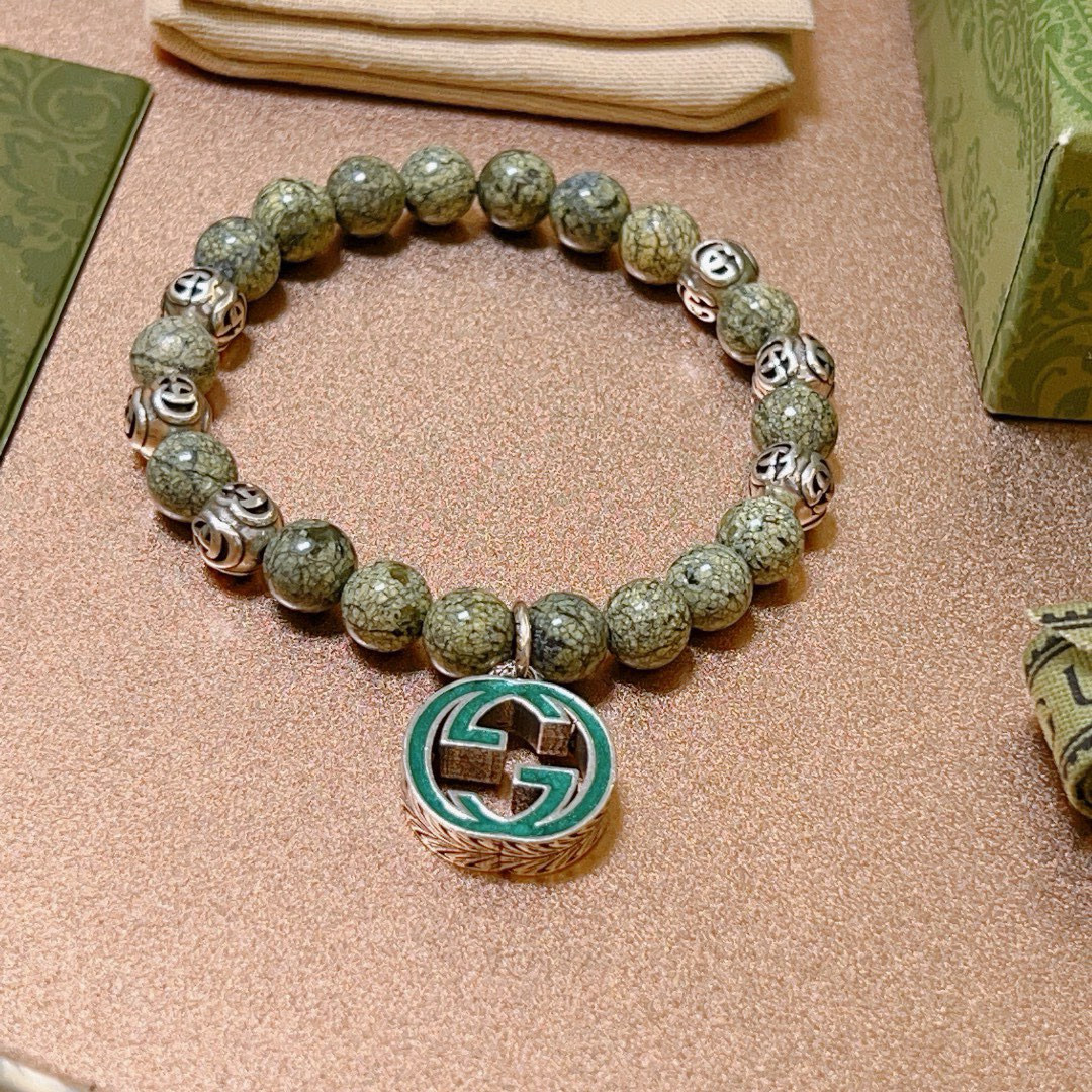 NO:378102,Buy Gucci bracelets are the same as men and women. The latest model of natural medicine king stone bracelets is higher in grade. Stars are the same as Anger Forest series double g medicine king stone crystal bracelet. Size: 16-24 cm. Details are used to treat the old version. Non-market bright version. This model is always being made on the market. Gucci is popular in the best version. Very easy to match clothes, fine accessories, gucci, bracelet19860909批 古驰手链男女同款 最新款天然药王石手链档次更高明星同款Anger Forest系列双g药王石水晶手链 尺寸:16-24厘米 细节对版做旧处理 非市面亮面版型 非市面普通做这款一直在出 古驰里面热卖款 非常好搭配衣服,饰品精品,gucci,bracelet,Jewelry