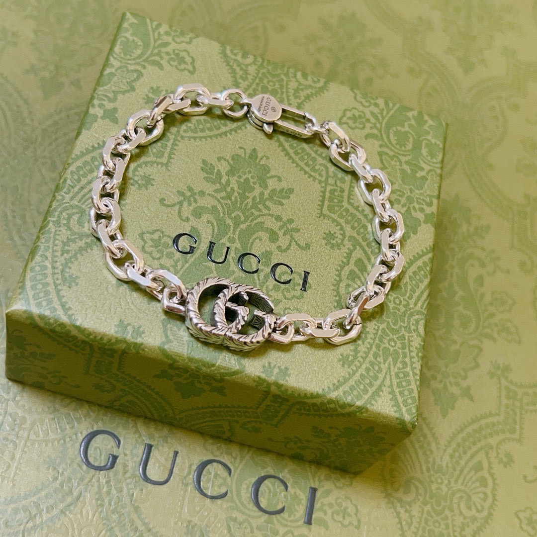 NO:378151,. 2025 latest local bracelet, exclusive high quality, the latest classic model of Gucci bracelet, exquisite, no matter the style or texture, it is absolutely top feel. Just take a look and you will understand it. Super nice. The best choice for matching clothes, a must-have artifact for men and women. The number of 18 to 24 cm, the quality of jewelry, gucci, gucci, bracelet19860909批 . 2025最新出炉土豪版手链 独家高品质 Gucci古驰手链最新款的经典款 精致无论款式 质感 都是绝对的顶尖feel 只要看一眼就懂了超 nice 搭配衣服最佳的选择,男女同款必备神器 码数18到24公分,饰品精品,gucci,gucci,bracelet,Jewelry
