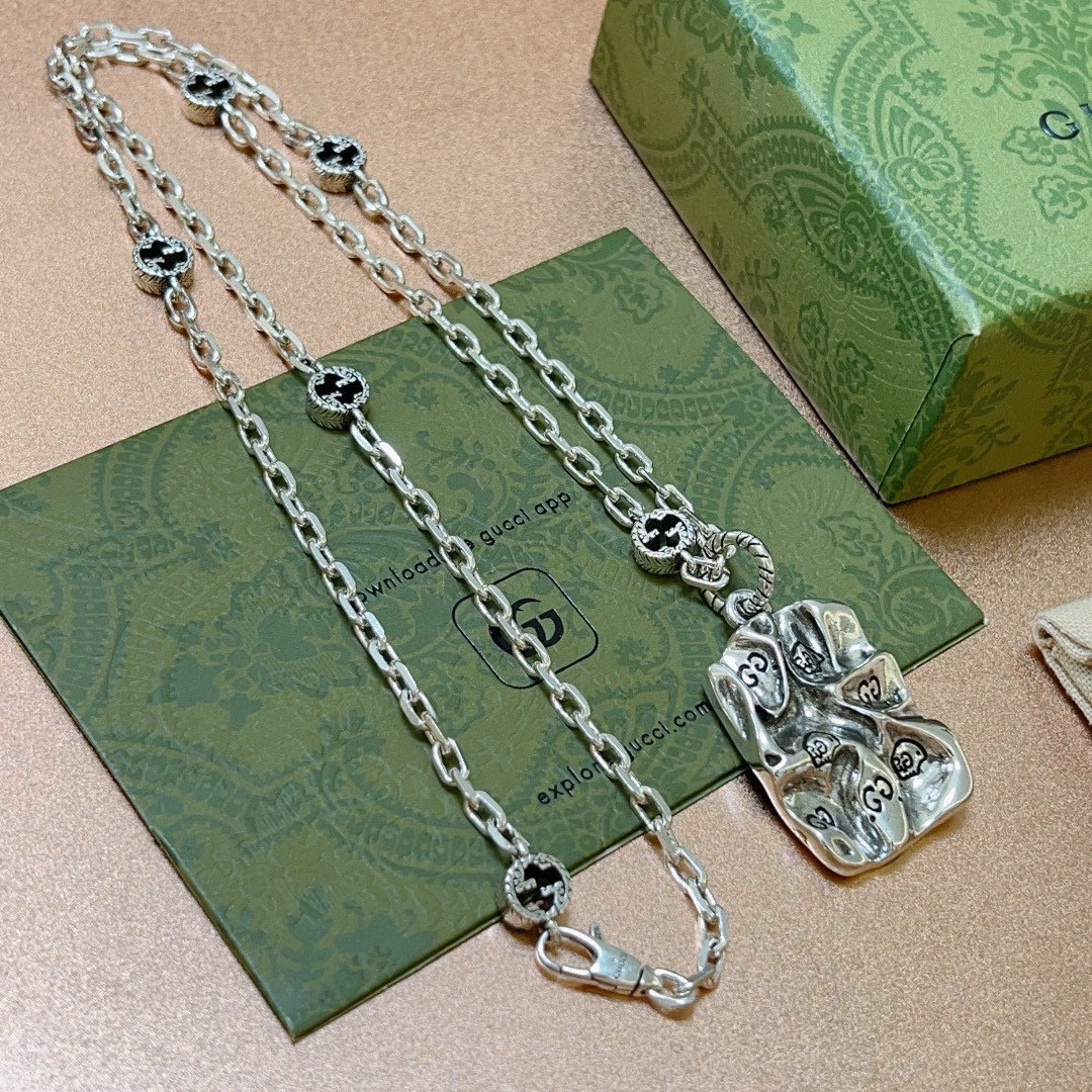 NO:379768,Buy. Gucci necklace has a higher chain grade. Stars have the same Anger Forest series 6G design style. Classic necklace series Gucci necklace. Details are used to treat the version. Non-market glossy style. This model has been released. Gucci is very easy to match with trendy clothes, fine accessories, gucci, necklace19860909批. 古驰项链最新款链条档次更高明星同款Anger Forest系列6G设计风格 经典款项链系列古驰项链 细节对版做旧处理 非市面亮面版型 这款一直在出 古驰里面热卖款 非常好搭配潮流衣服,饰品精品,gucci,necklace,Jewelry
