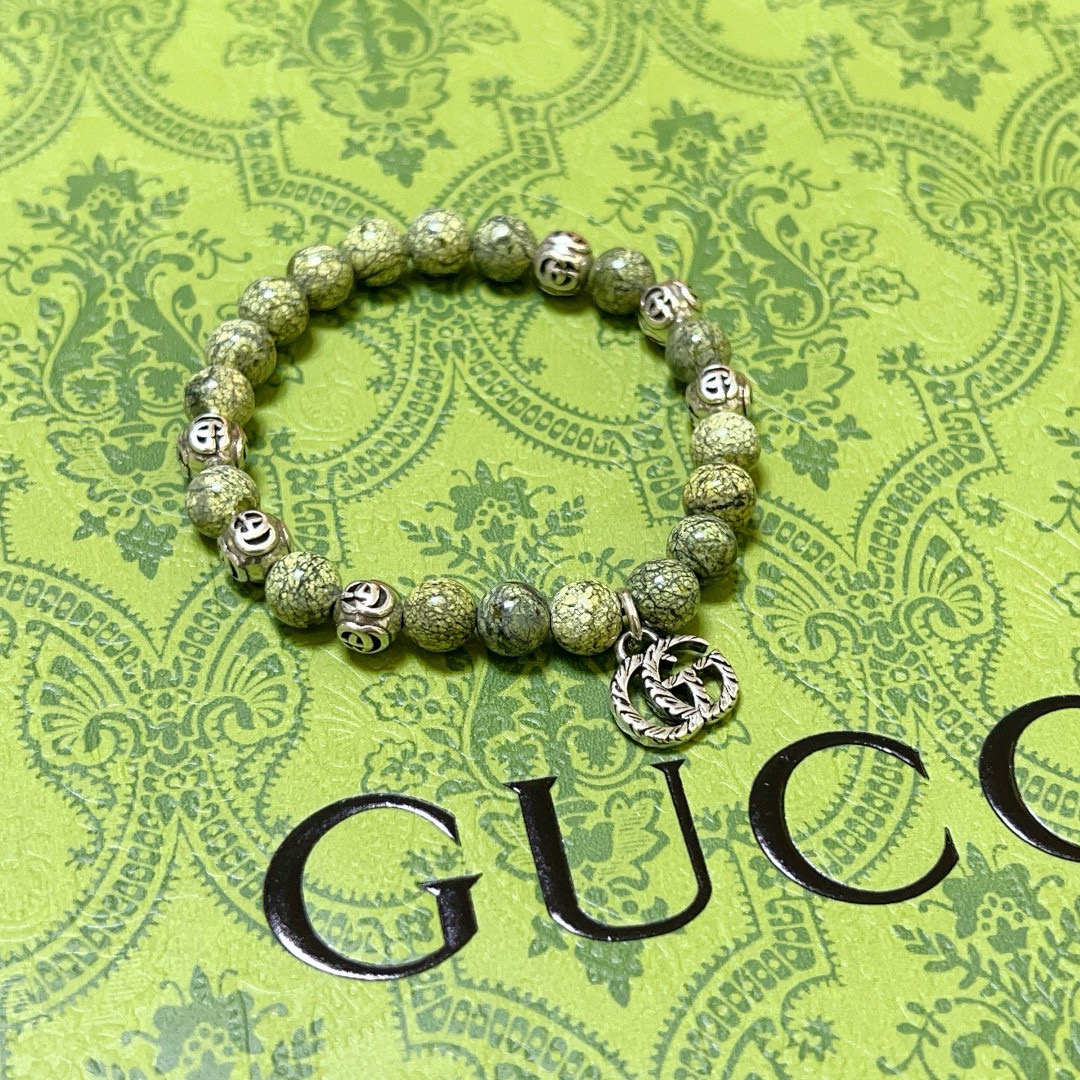 NO:380699,Buy Gucci bracelets are the same as men and women. The latest natural crystal bracelets are higher in grade. Stars are the same as Anger Forest series double g medicine crystal bracelet. Size: 16-24 cm. Details are used to treat the old version. Non-market bright version. This one is always being made on the market. Gucci is popular in the hot-selling style. Very easy to match clothes, fine accessories, gucci, bracelet19860909批 古驰手链男女同款 最新款天然水晶手链档次更高明星同款Anger Forest系列双g药王水晶手链 尺寸:16-24厘米 细节对版做旧处理 非市面亮面版型 非市面普通做这款一直在出 古驰里面热卖款 非常好搭配衣服,饰品精品,gucci,bracelet,Jewelry