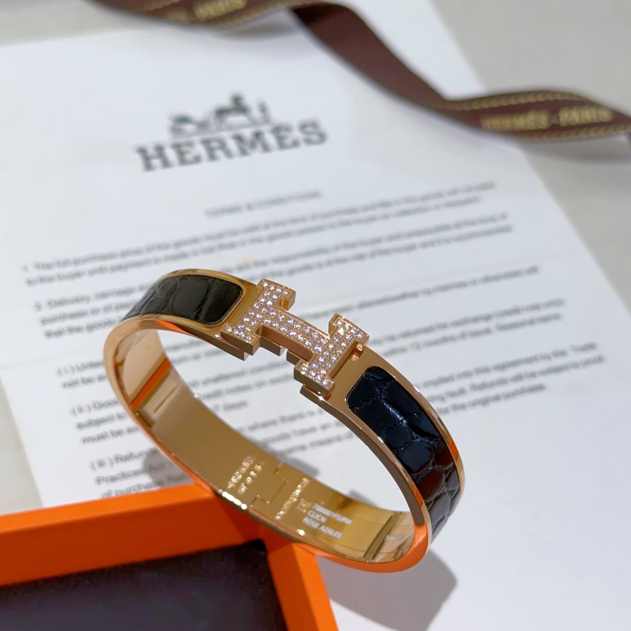 NO:381105,Batch. Real crocodile leather supports leather inspection Hermes Hermes bracelet v gold original customization Hermes bracelet The crocodile leather material craftsmanship tests the master's craftsmanship to ensure the color is handmade [color][color] v gold high-end customization Goddess Royal brand Hermes hot bracelet Super exquisite goddesses Stars Same style High-end real crocodile leather material, not often worn, no return or exchange after wearing it, K gold texture, Seiko pure handmade production is really good, jewelry quality, hermes, hermes, bracelet, crocodile skin19860909批. 真鳄鱼皮 支持验皮 Hermes 爱马仕手镯 v金原版定制 爱马仕手环 鳄鱼皮材质工艺太考验师傅的手艺了 要确保色泽手工制作好[色][色] v金高端定制 女神 皇者品牌爱马仕火爆手镯 超精赞各路女神 明星 同款 高端真鳄鱼皮材质,佩戴不常泡水 佩戴过不退换 k金质感,精工纯手工出品上手真的赞,饰品精品,hermes,hermes,bracelet,crocodile skin,Jewelry