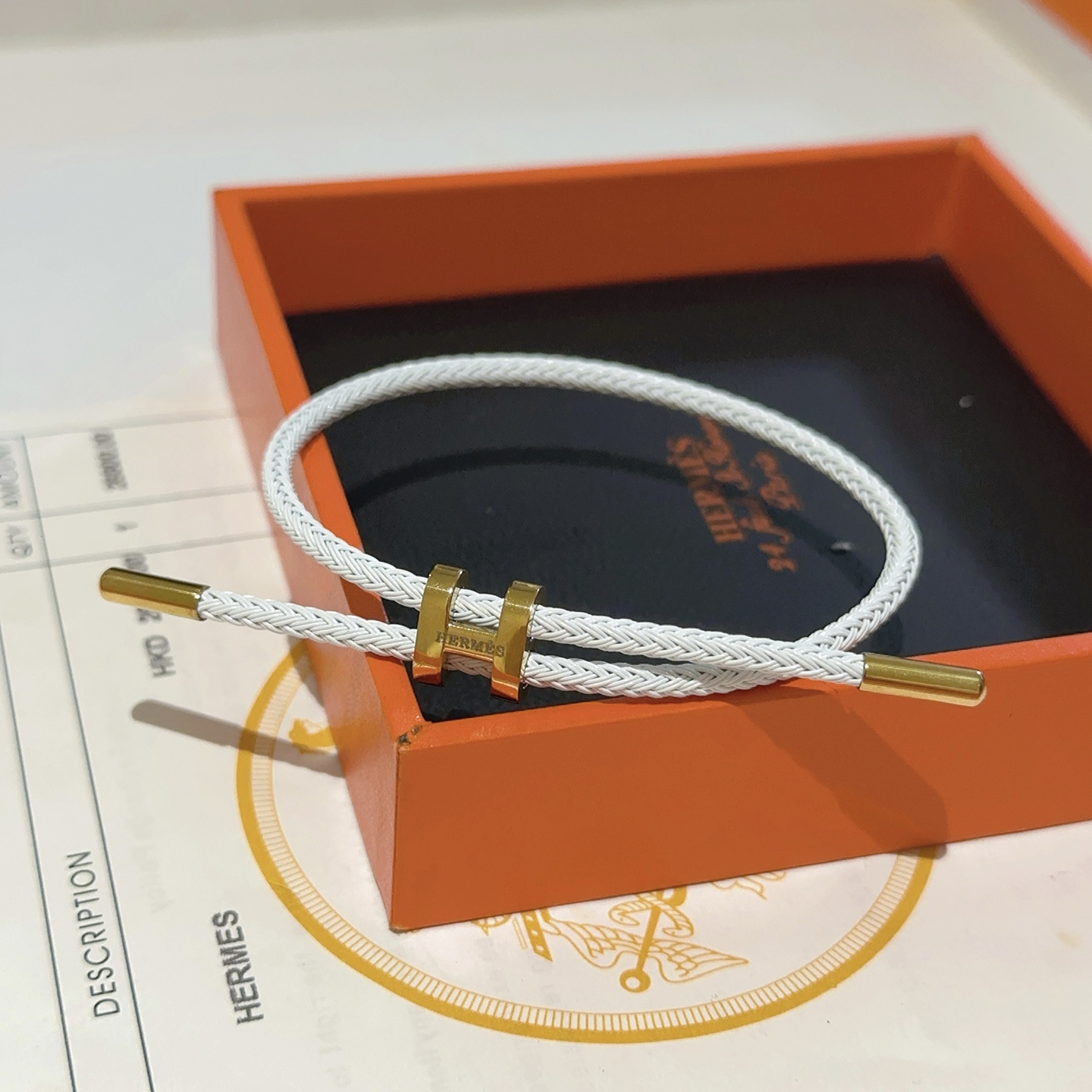 NO:381111,Critic. Hermes bracelets are so good at testing the master's craftsmanship. To ensure that the workmanship is sufficient, the details must be achieved to the extreme [color][color] High-end customization Goddesses all love Hermes popular bracelets are super exquisite goddesses Stars The same style High-end material is gold-plated, K-gold texture is really good, jewelry quality, hermes, bracelet, gold plating19860909批. 爱马仕手链 手绳太考验师傅的手艺了 要确保做工够位必须细节做到极致[色][色] 高端定制 女神 都爱爱马仕火爆 手链 超精赞各路女神 明星 同款 高端材质镀金,k金质感上手真的赞,饰品精品,hermes,bracelet,gold plating,Jewelry