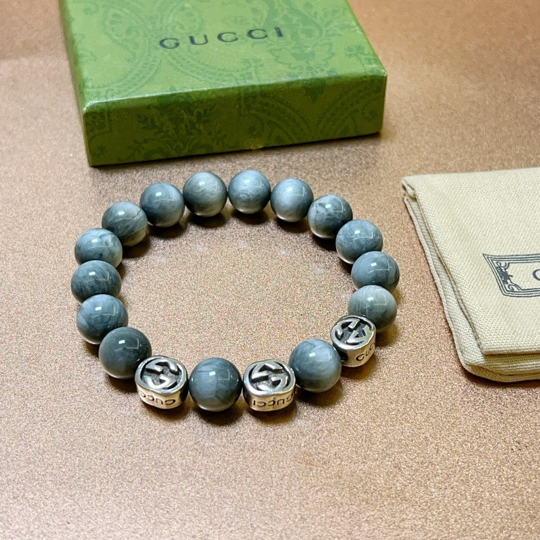 NO:381089,Buy Gucci bracelet luxury bracelets for men and women. The latest model of full gray crystal high-quality beaded bracelets with higher grade. Stars same style. Anger Forest series double g retro Gucci bracelet. Size: 16-24 cm. Details are used to treat the version. Non-market bright style. This model is always being made on the market. Gucci is popular in the hot-selling model. Very easy to match clothes, fine accessories, gucci, bracelet19860909批 古驰手链奢华手串 男女同款 最新款全件灰晶按克高品质串珠手链档次更高明星同款Anger Forest系列双g复古古驰手链 尺寸:16-24厘米 细节对版做旧处理 非市面亮面版型 非市面普通做这款一直在出 古驰里面热卖款 非常好搭配衣服,饰品精品,gucci,bracelet,Jewelry